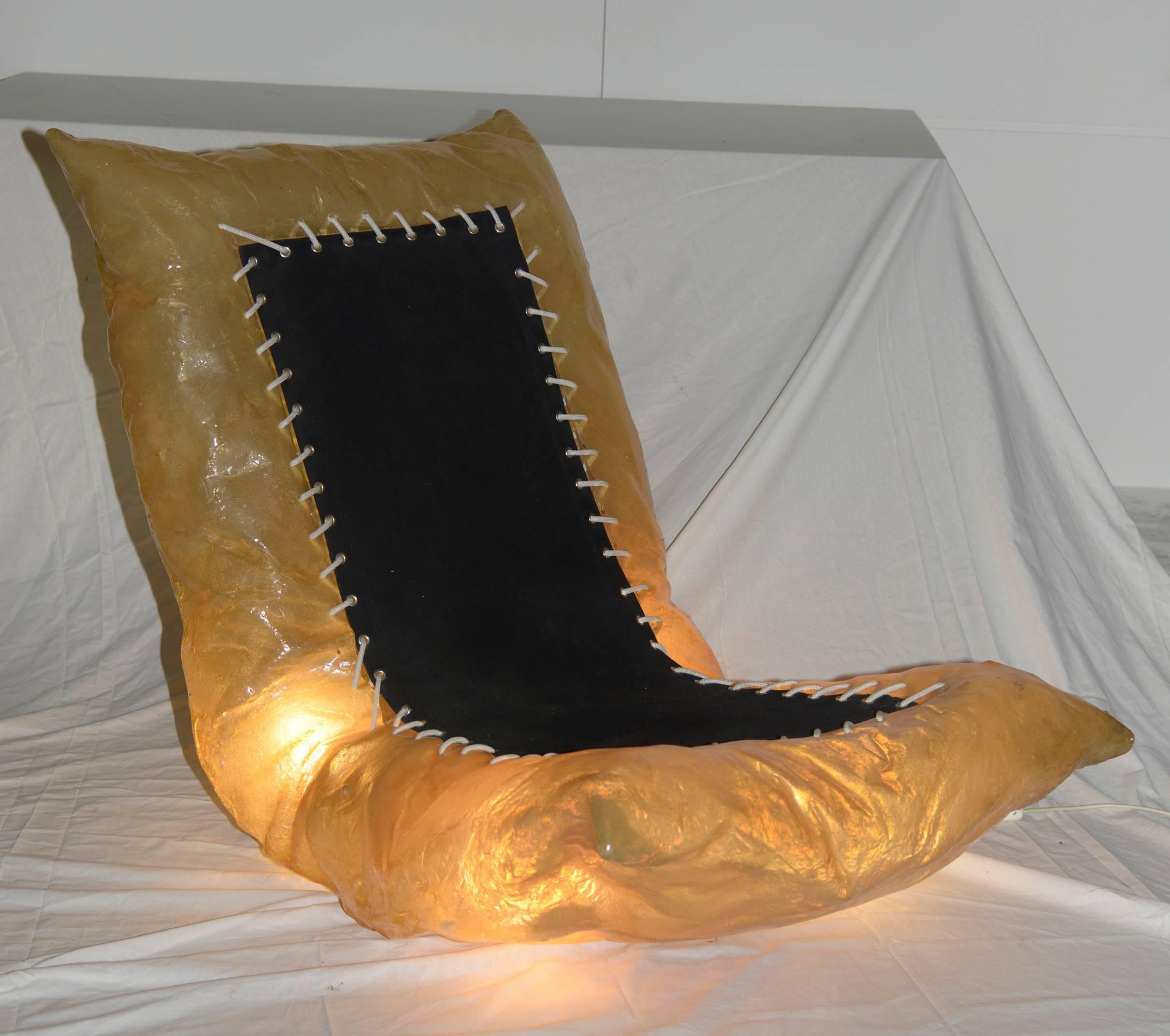 Illuminated Fiberglass Seat In Excellent Condition For Sale In Brussels, BE