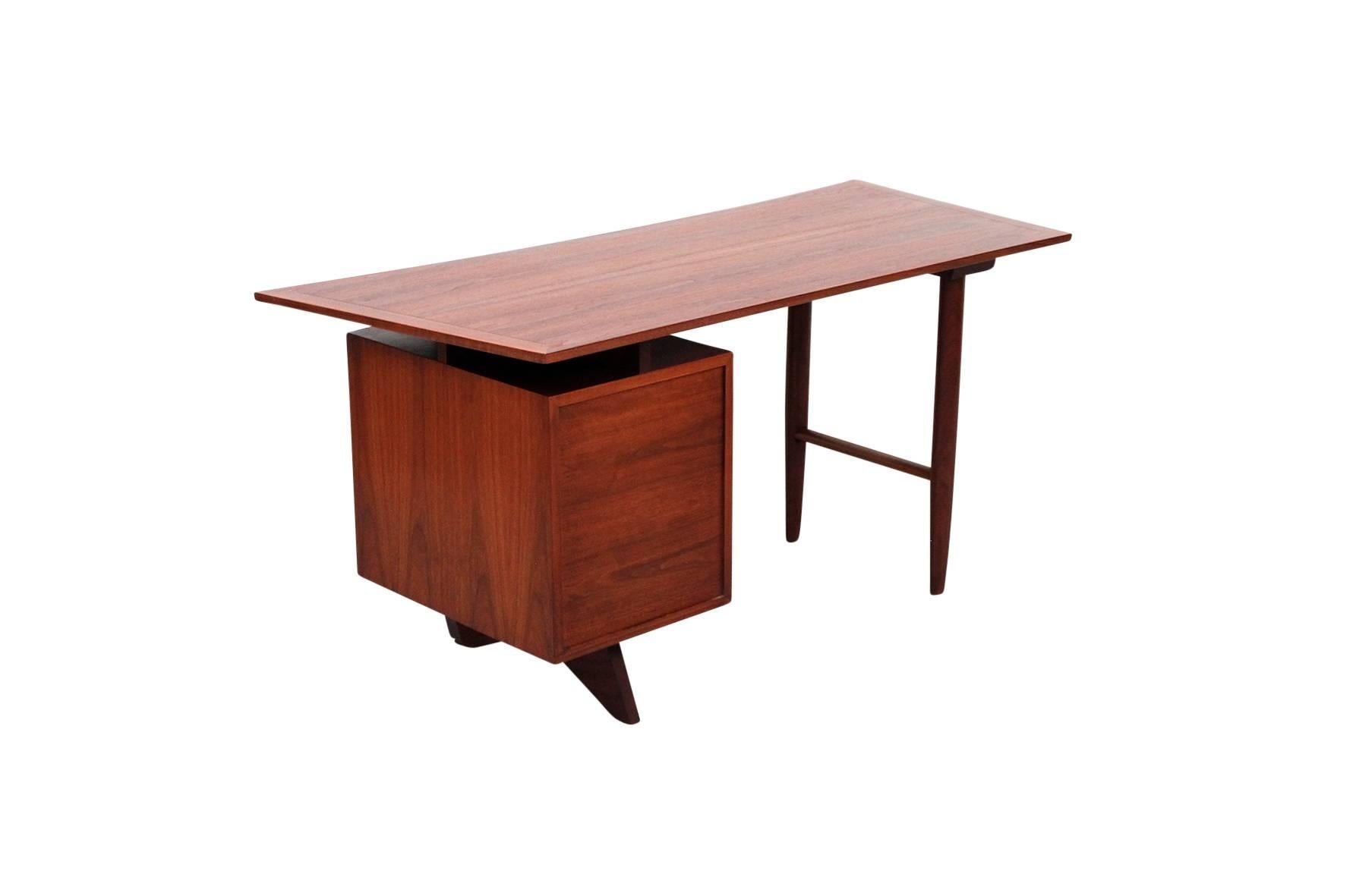 George Nakashima Origins Desk In Excellent Condition In Waltham, MA