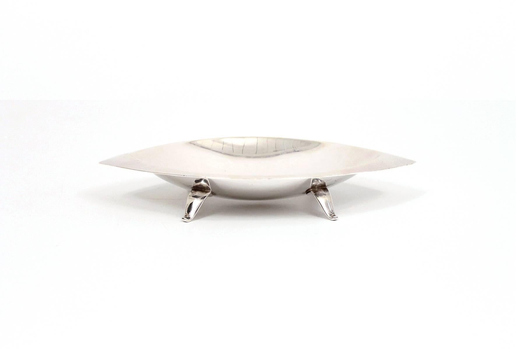 Modernist bowl in sterling silver by Tiffany and Co Makers.  Wonderful faceted origami leaf like shape on four slightly curved feet.  Signed with Tiffany and Sterling marks to the underneath of the bowl’s rim.