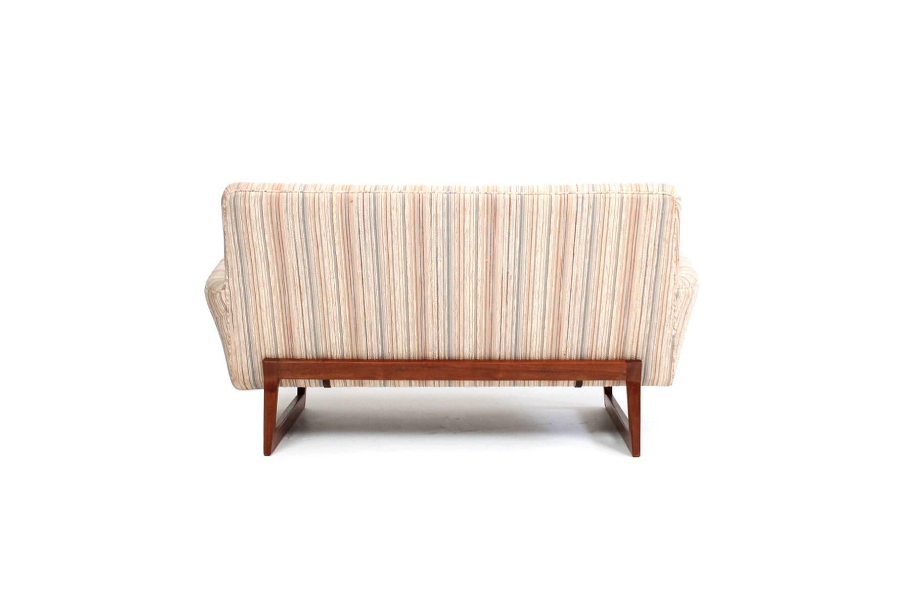 Sculptural Jens Risom Sofa or Settee In Excellent Condition In Waltham, MA