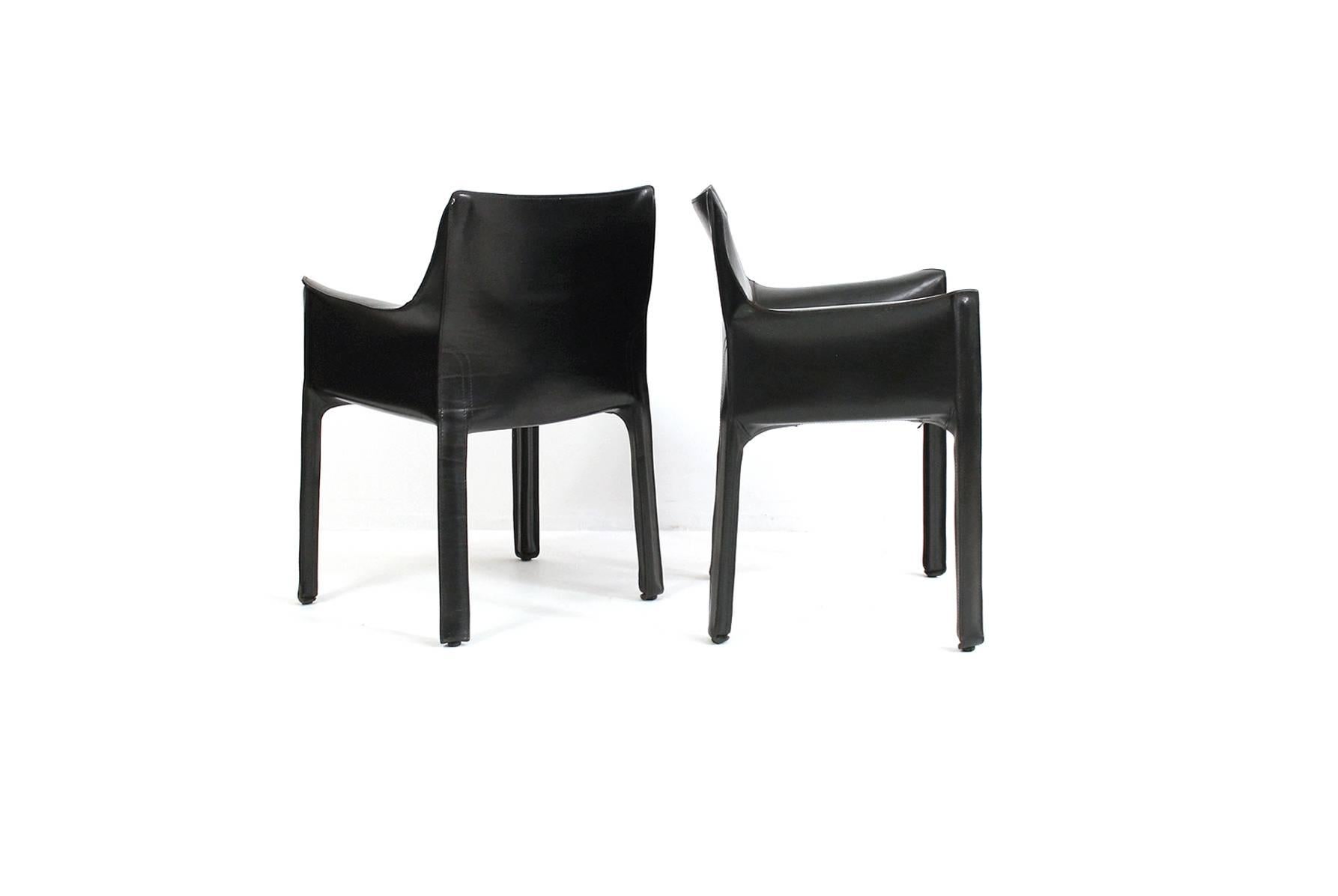 Mid-Century Modern Pair of Black Leather Cab Armchairs by Mario Bellini for Cassina