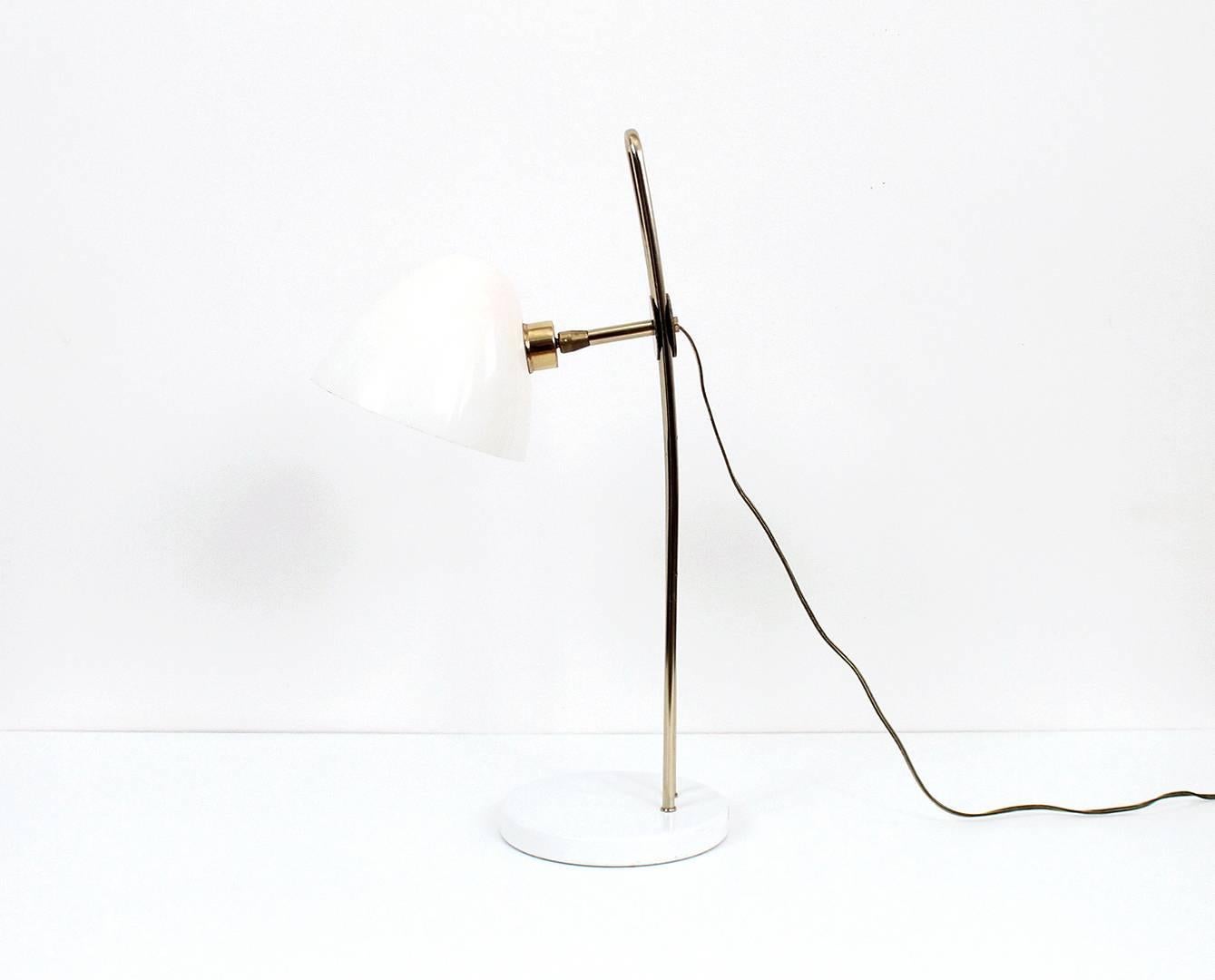 Mid-Century Modern Rare Lightolier Enameled Metal and Brass Desk Lamp