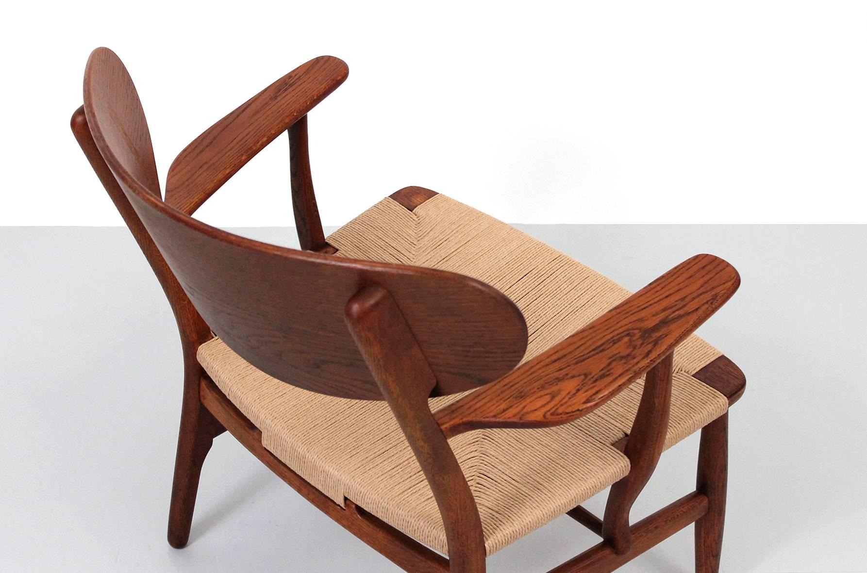 Mid-20th Century Pair of CH22 Lounge Chairs by Hans Wegner