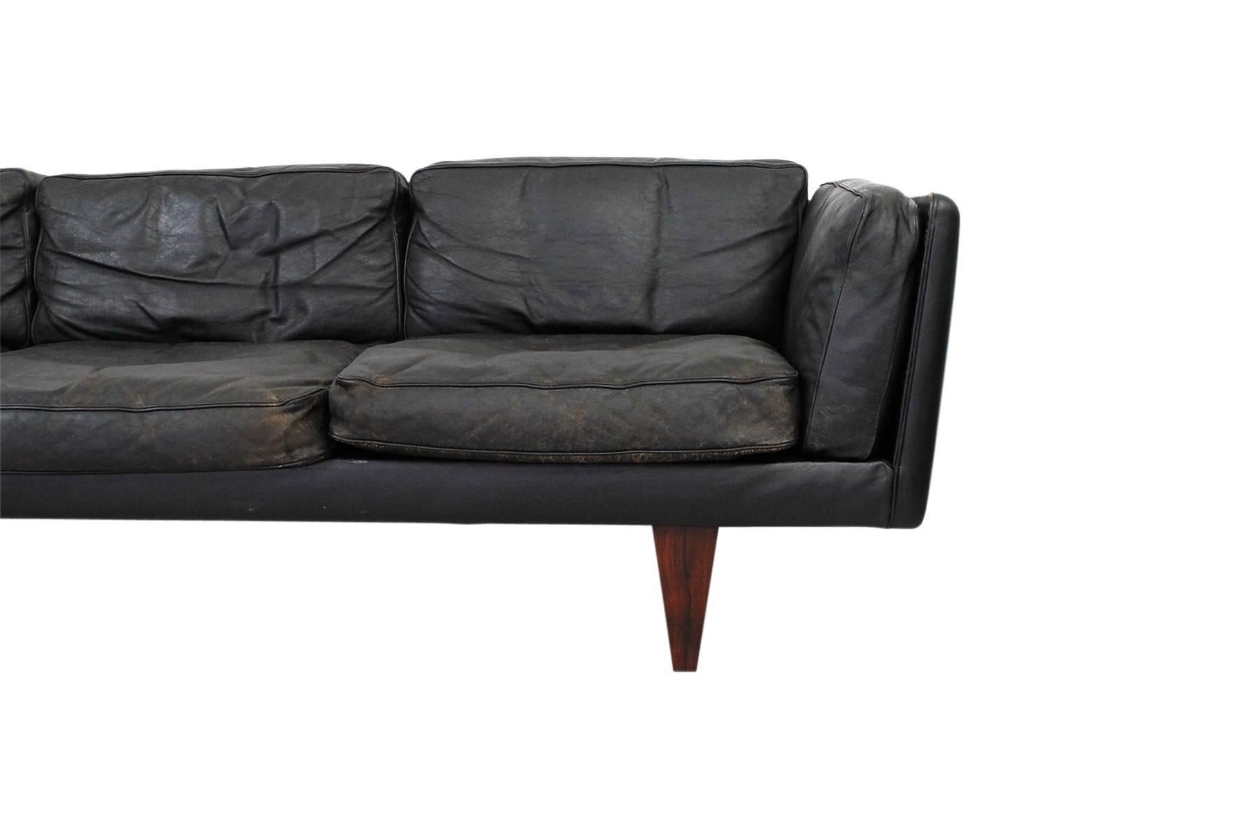 Mid-20th Century Leather and Rosewood Sofa by Illum Wikkelso