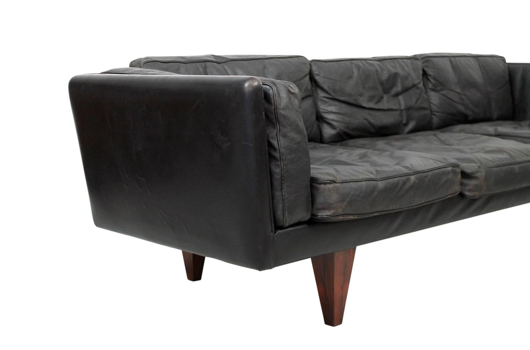 Leather and Rosewood Sofa by Illum Wikkelso 1