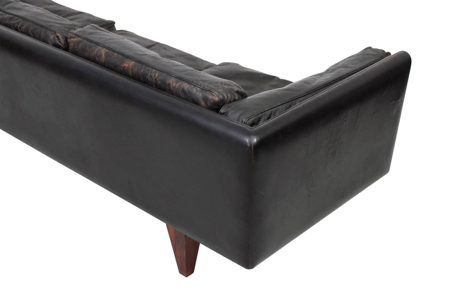Leather and Rosewood Sofa by Illum Wikkelso 3