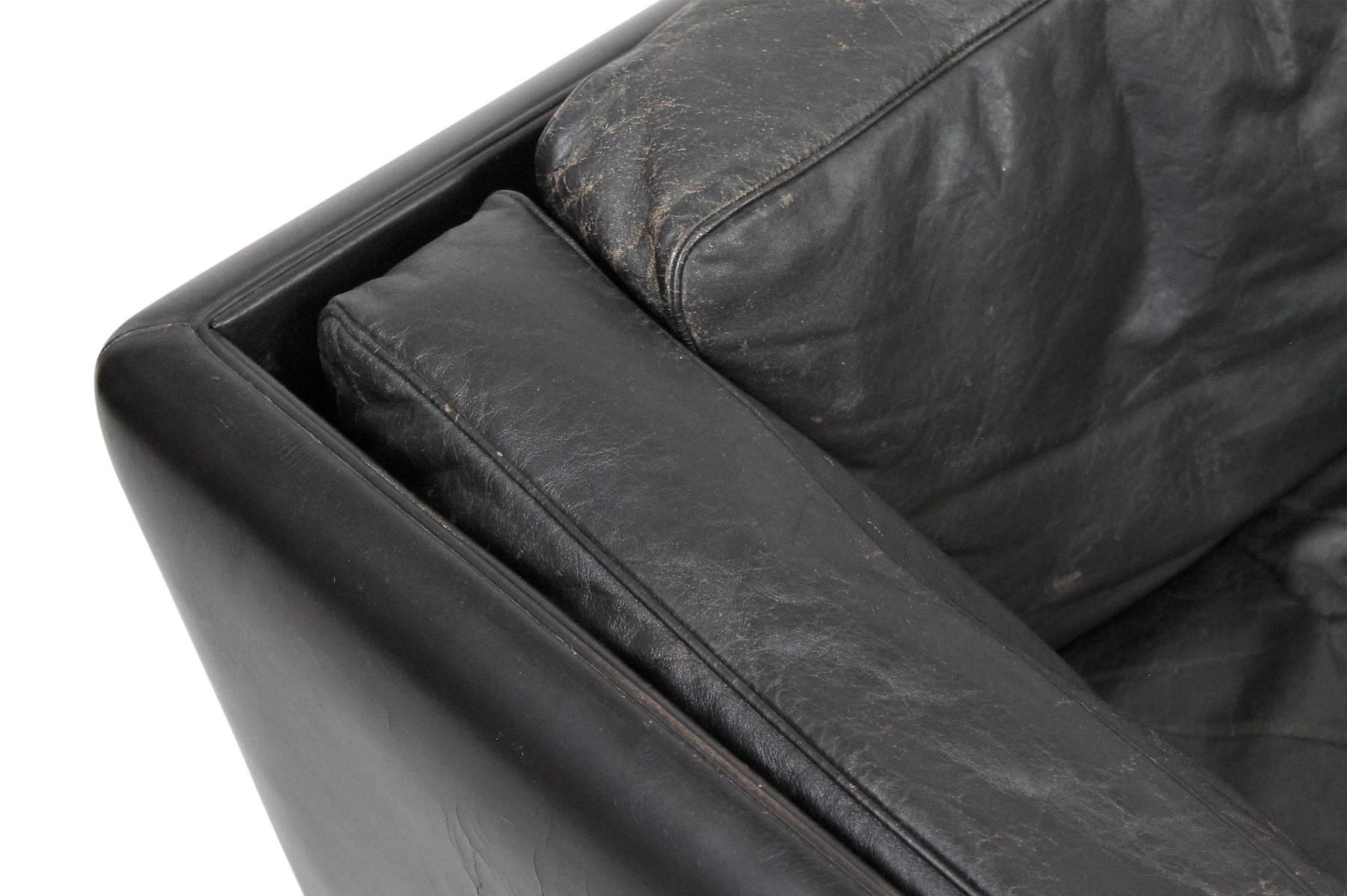 Leather and Rosewood Sofa by Illum Wikkelso 4