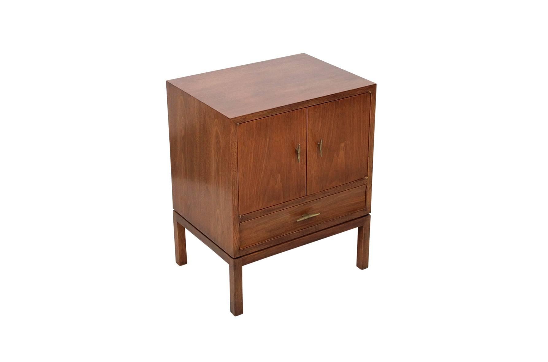 Mid-Century Modern Pair of Nightstands by Edward Wormley for Dunbar