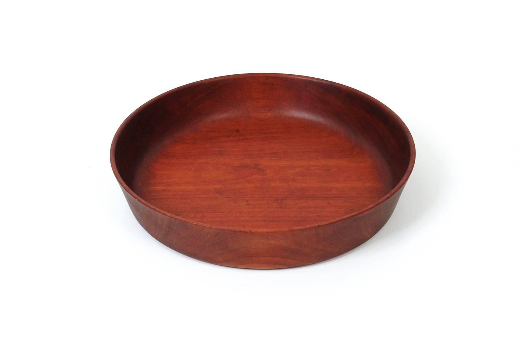 Large-scale turned wood bowl by exhibited New England wood turner William Frost. This example was hand turned from a single piece of wood. Beautifully grained and delicate design. Signed with the WFrost mark to the underside.
  