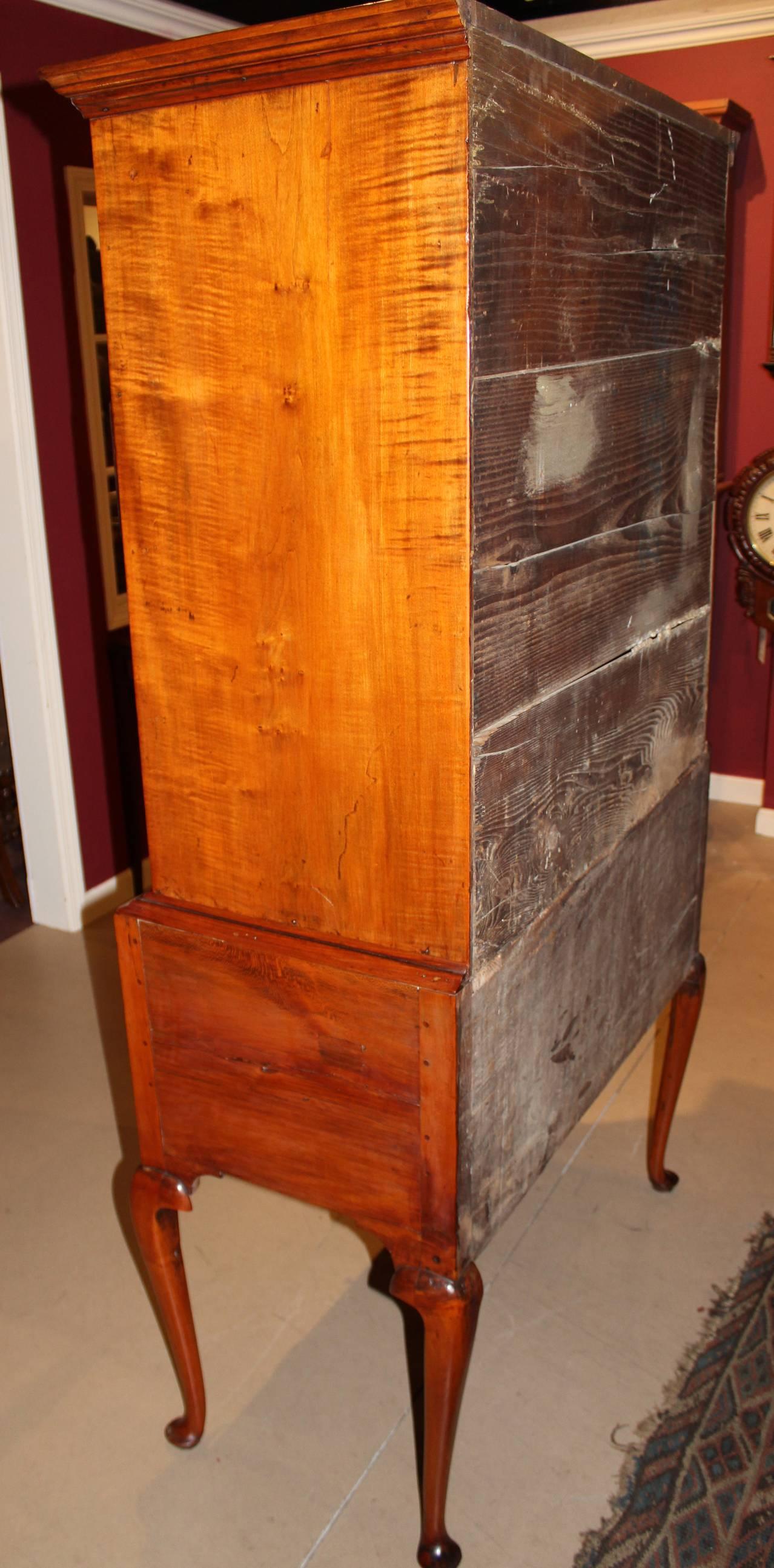 Tiger Maple Highboy or High Chest Attributed to Moses Hazen, circa 1785-1805 In Excellent Condition In Milford, NH