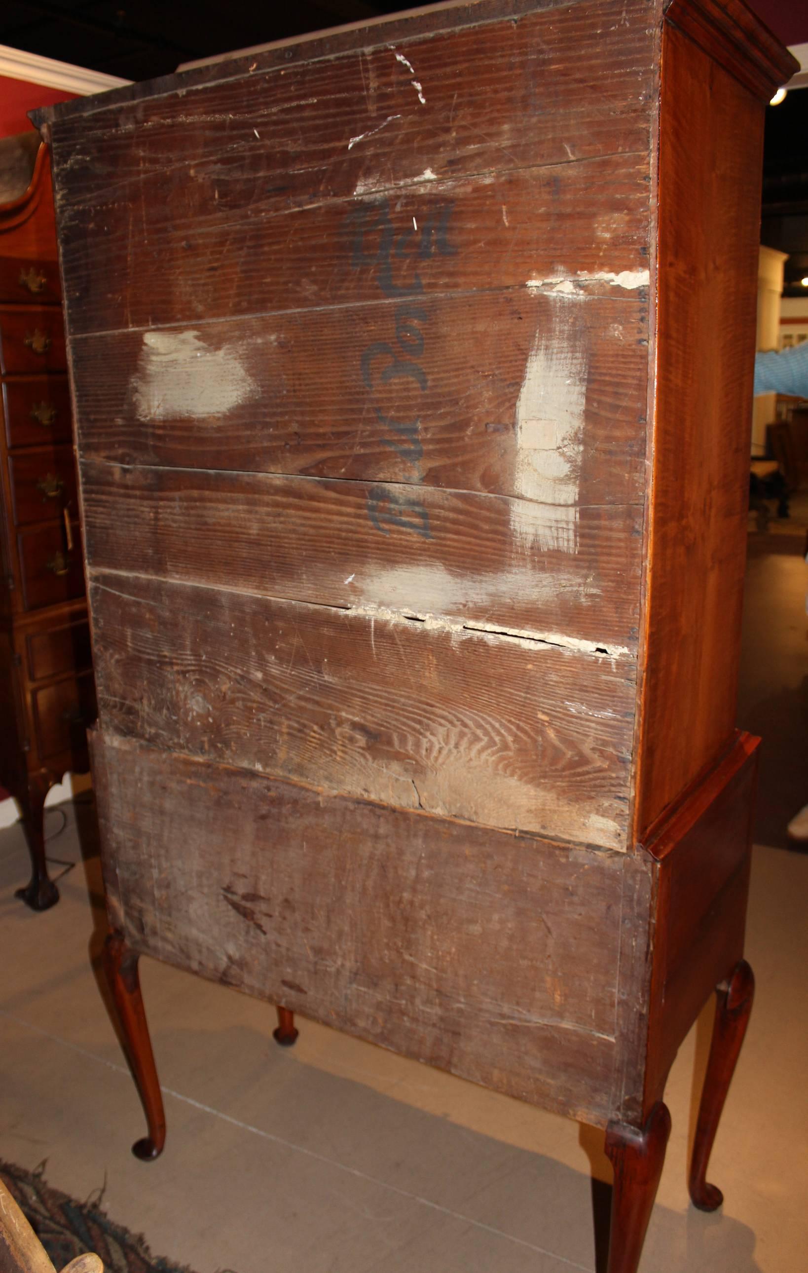 Tiger Maple Highboy oder High Chest:: Moses Hazen zugeschrieben:: um 1785-1805 3