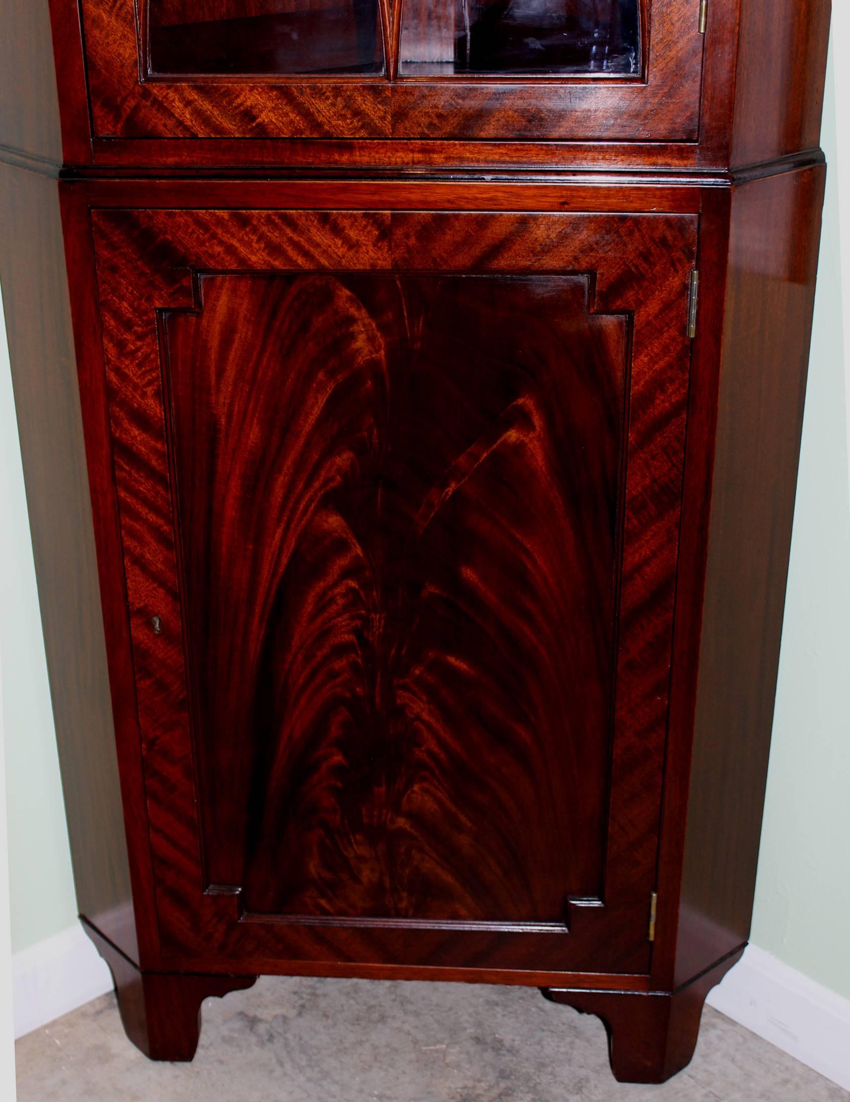 Pair of Sheraton Style Mahogany Corner Cabinets by Old Colony, Boston 1
