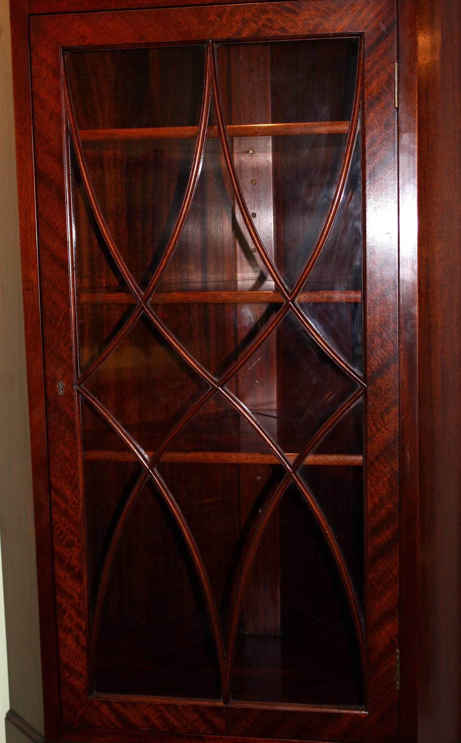 Pair of Sheraton Style Mahogany Corner Cabinets by Old Colony, Boston 2