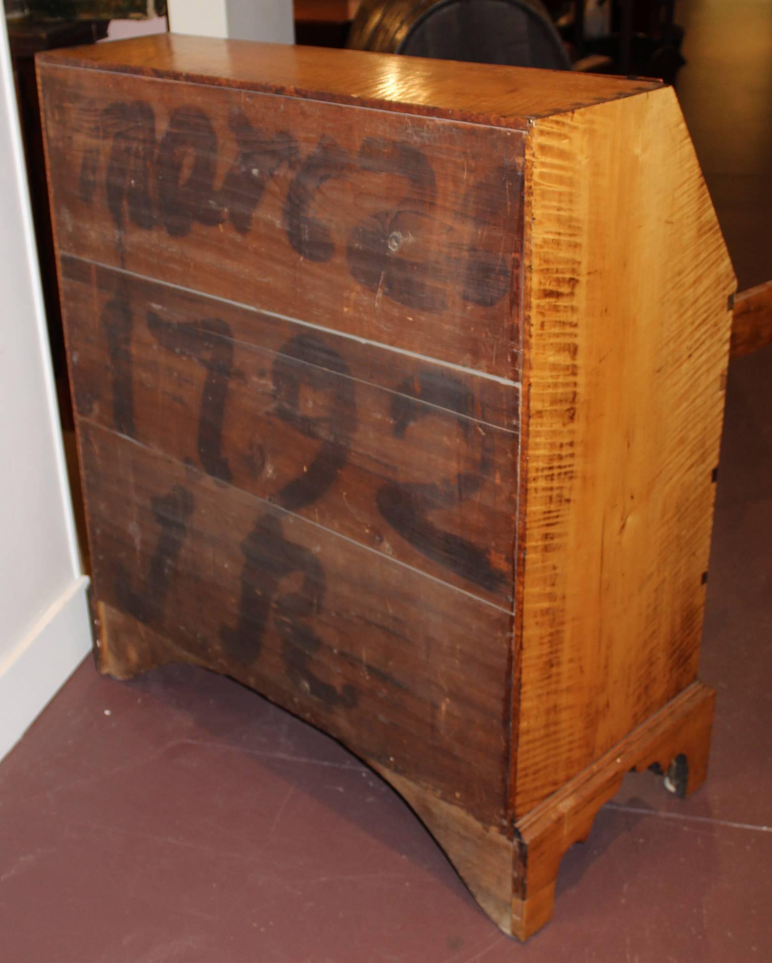 New England Chippendale Tiger Maple Slant Front Desk, circa 1780-1800 3