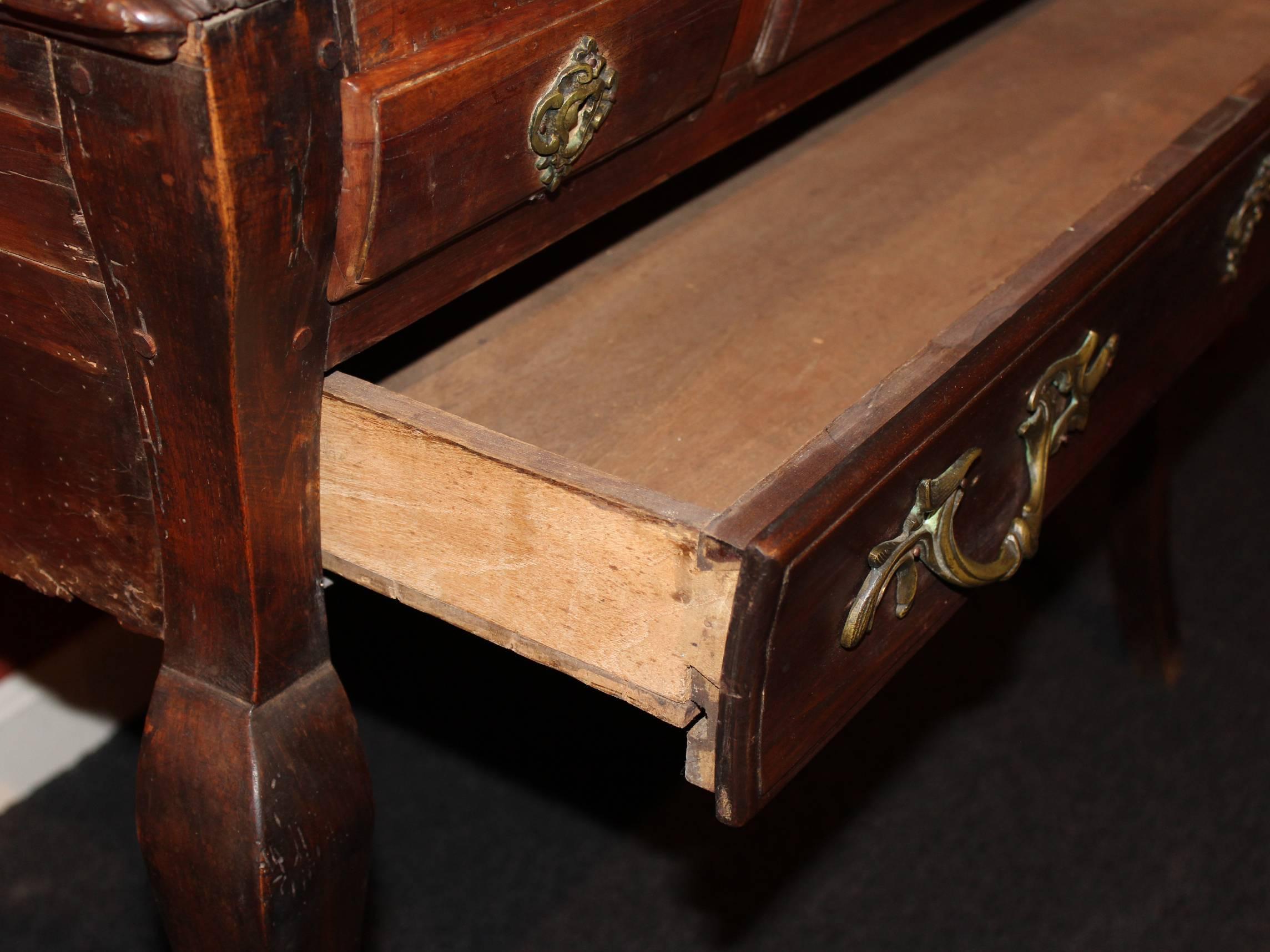 18th Century Italian Walnut Ladies Desk with Cabriole Legs 3