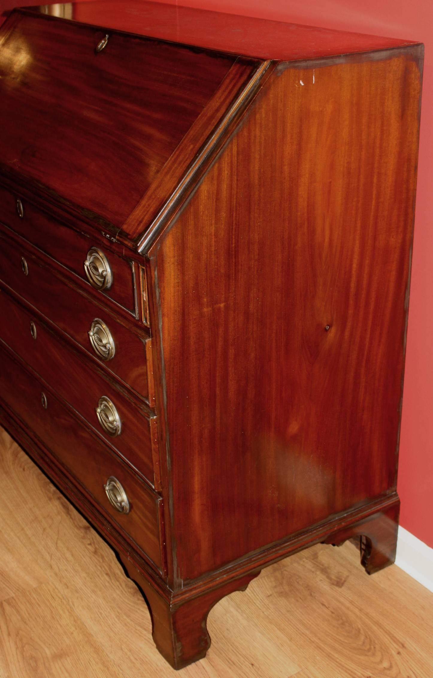 American Federal Mahogany Slant Front Desk, circa 1800 In Excellent Condition In Milford, NH