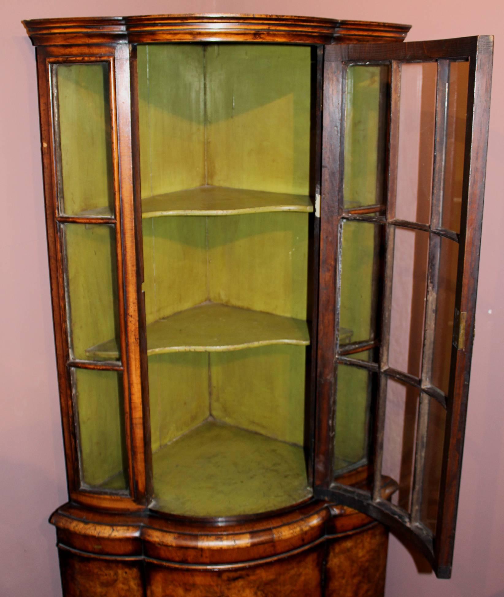 18th Century Dutch Burled Walnut Two-Door Petite Corner Cupboard In Excellent Condition In Milford, NH