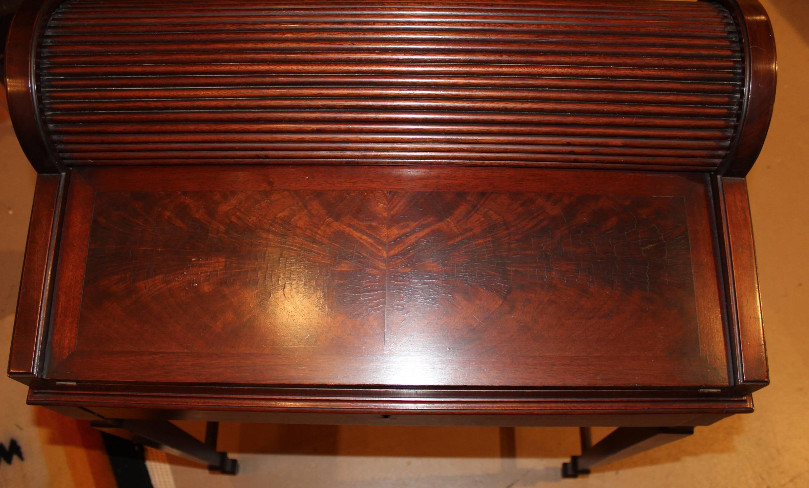 Veneer Shaw Furniture Co. Petite Roll Top Writing Desk Cambridge MA, circa 1920