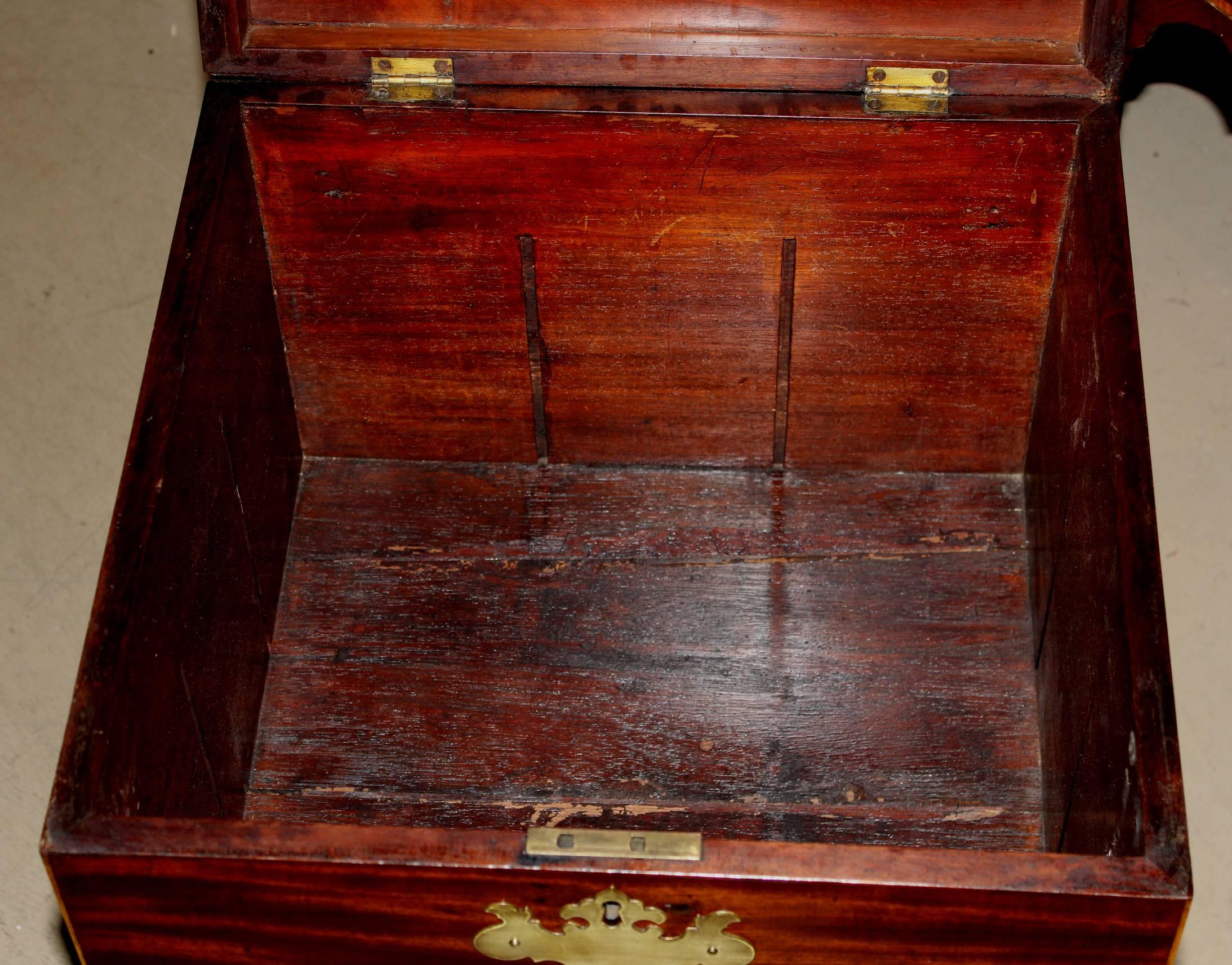 Georgian Mahogany Cellarette on Stand with Radiating Fan Inlay In Good Condition In Milford, NH