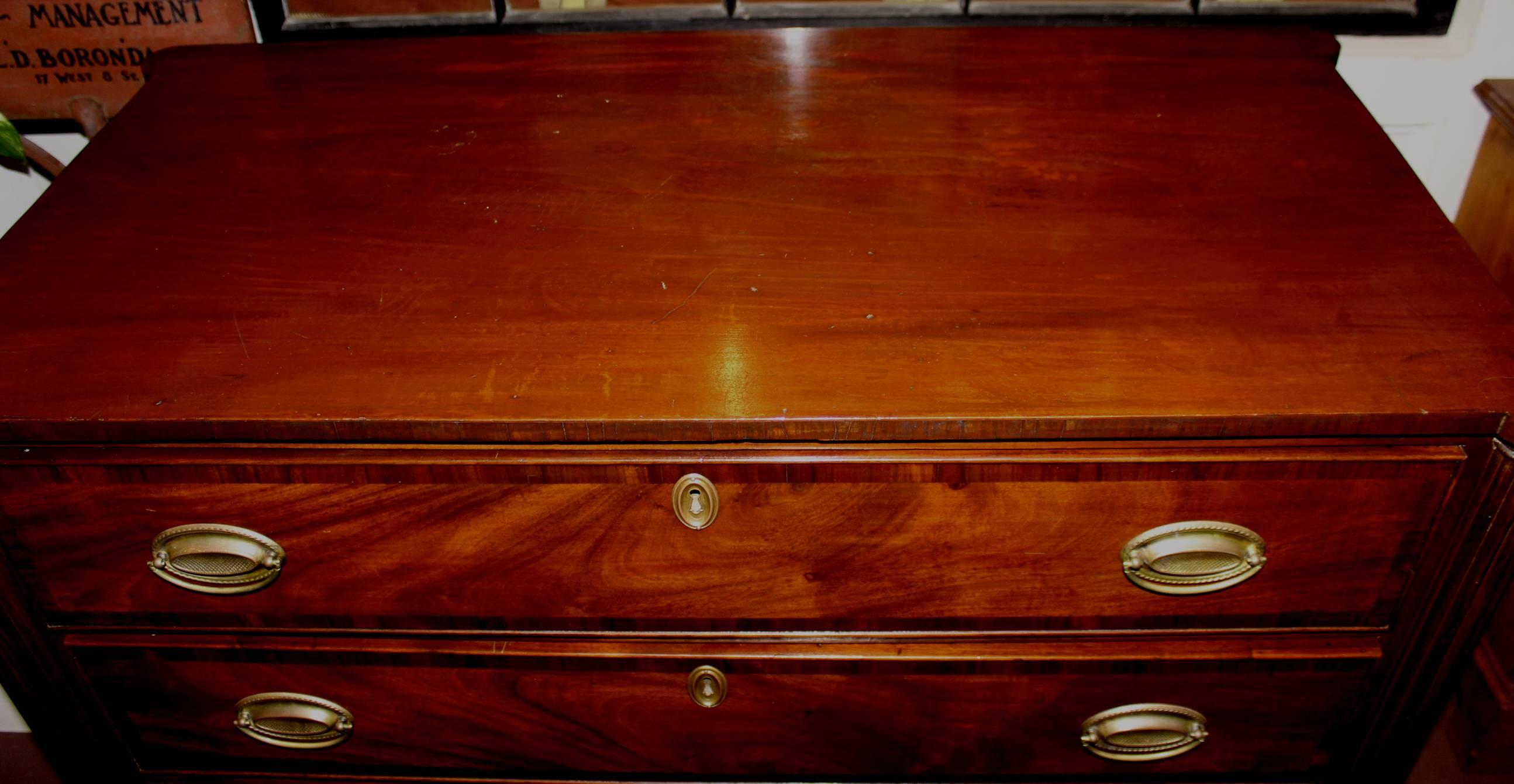 American Sheraton Mahogany Four-Drawer Chest with Ovolu Corners, circa 1820 In Good Condition In Milford, NH