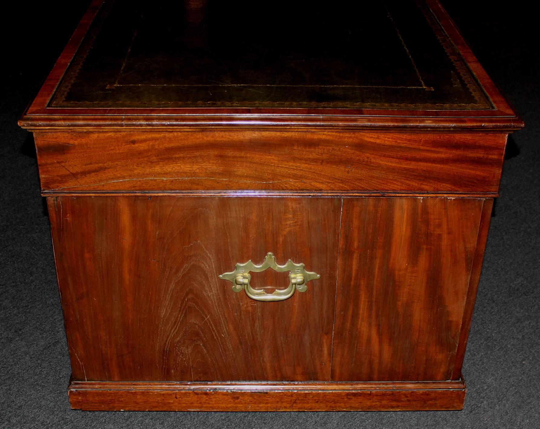 Georgian Mahogany Partners Desk with Leather Top In Excellent Condition In Milford, NH