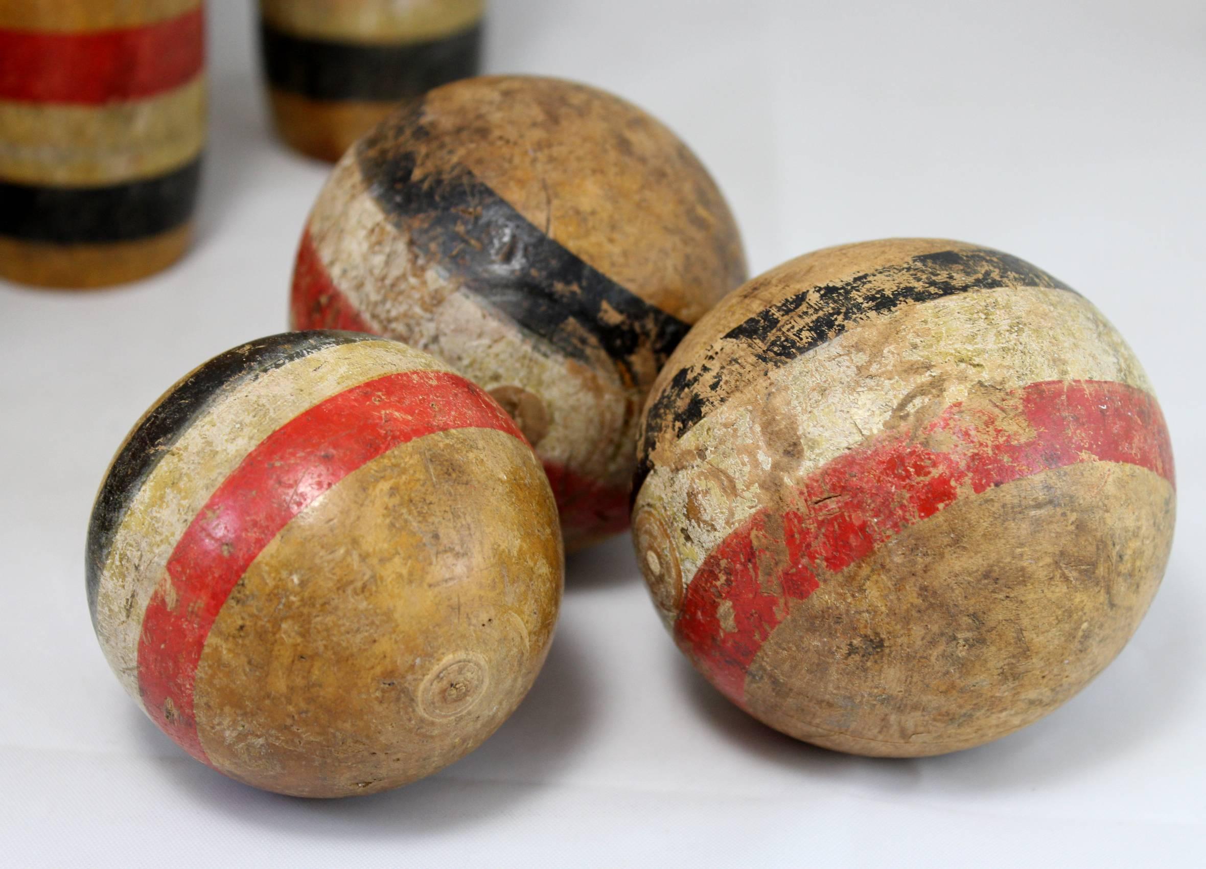 English Late 19th Century Set of Lawn Bowling Skittles with Balls in Original Paint