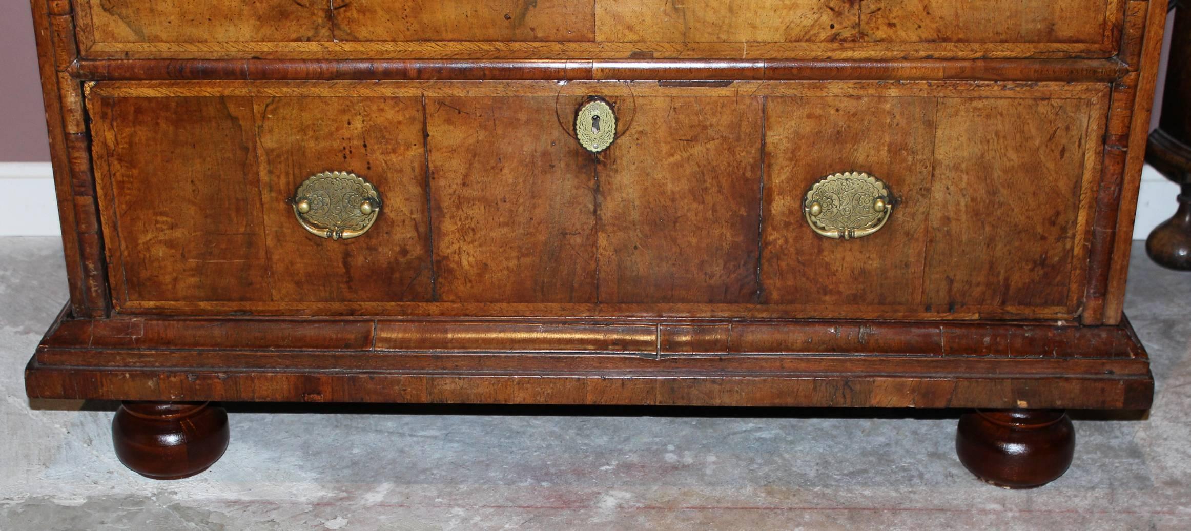 English William & Mary Walnut Four-Drawer Chest, circa 1690 In Good Condition In Milford, NH