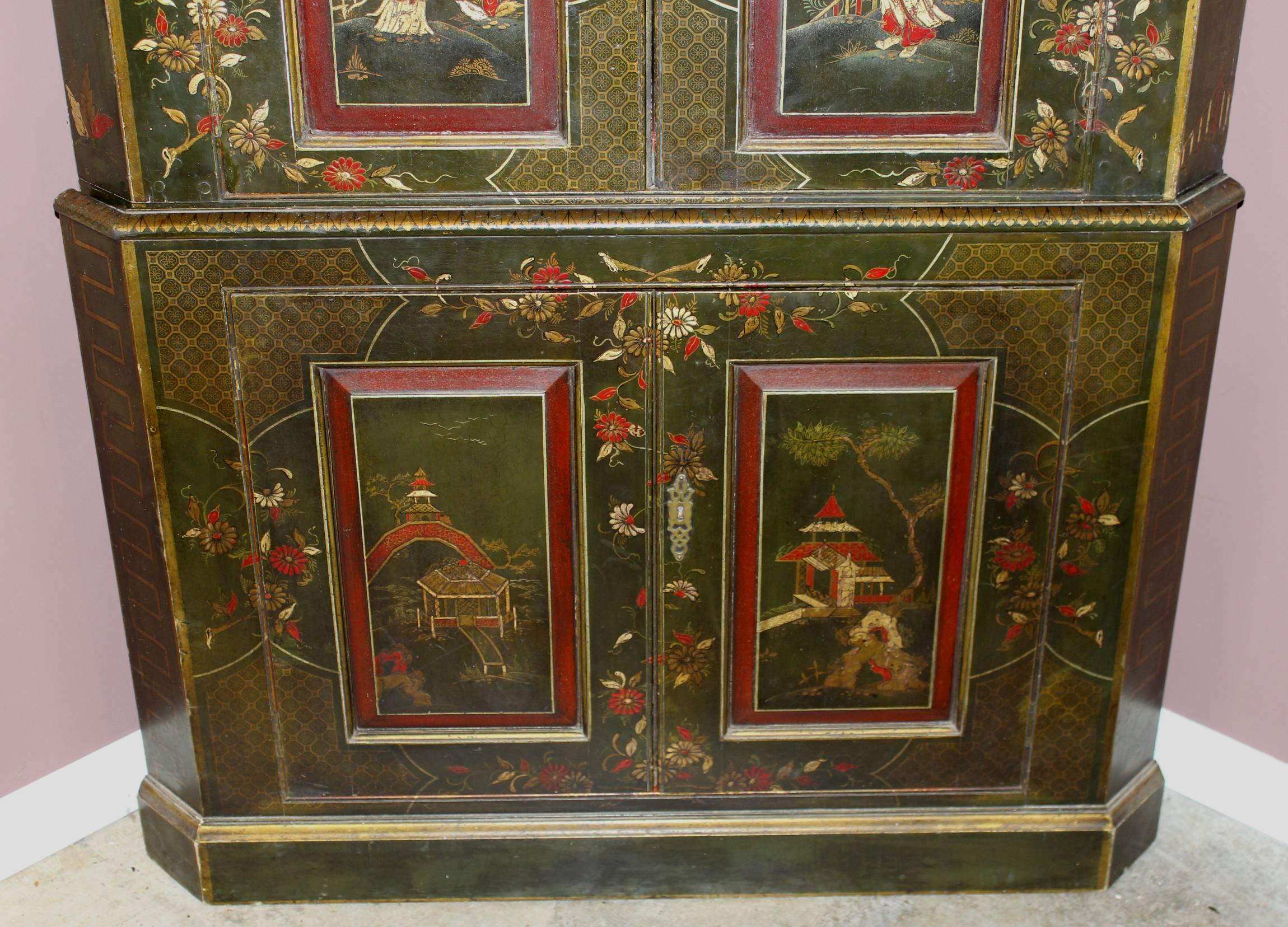 Exceptional George III Chinoiserie Two-Part Corner Cupboard In Good Condition For Sale In Milford, NH