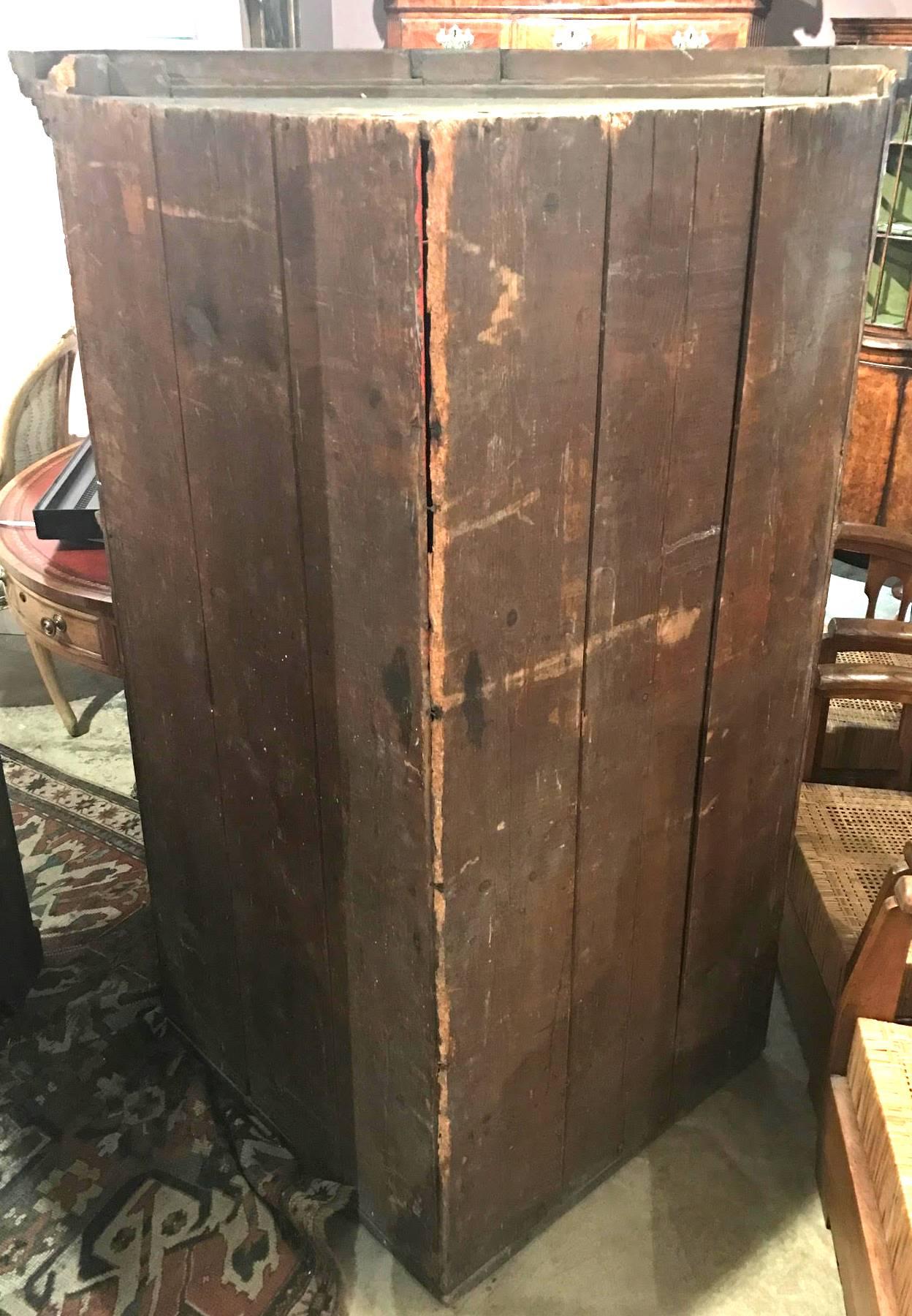 Exceptional George III Chinoiserie Two-Part Corner Cupboard For Sale 2