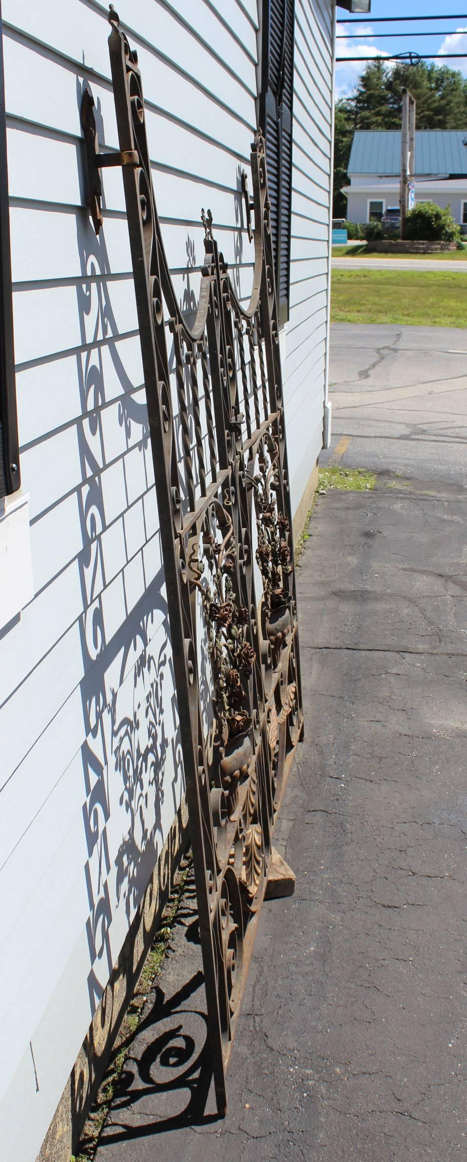 Pair of Polychrome Iron Garden Gates with Urn and Rose Decoration 3