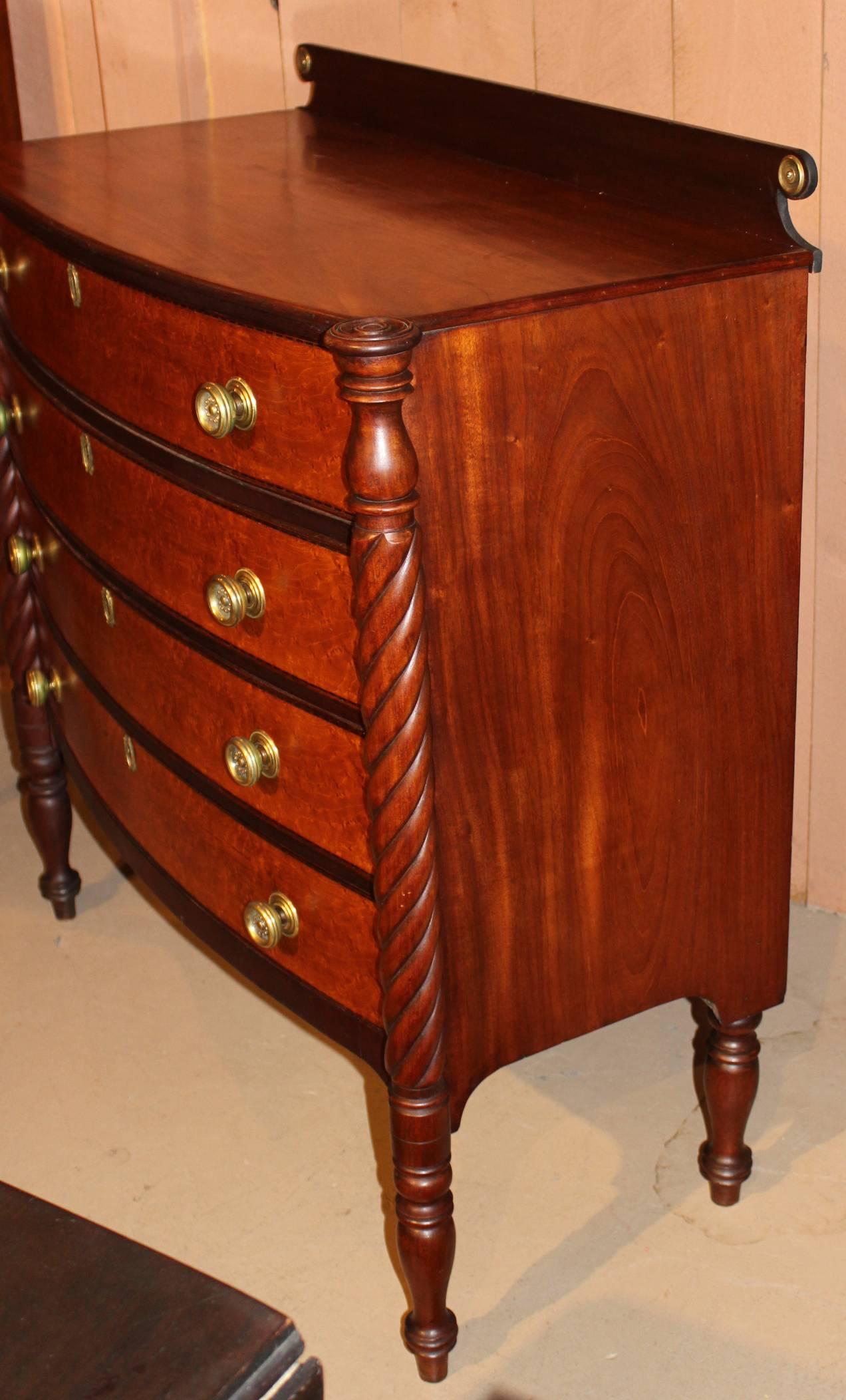 Federal Sheraton Bow Front Chest with Bird's-Eye Maple Drawer Fronts In Excellent Condition In Milford, NH