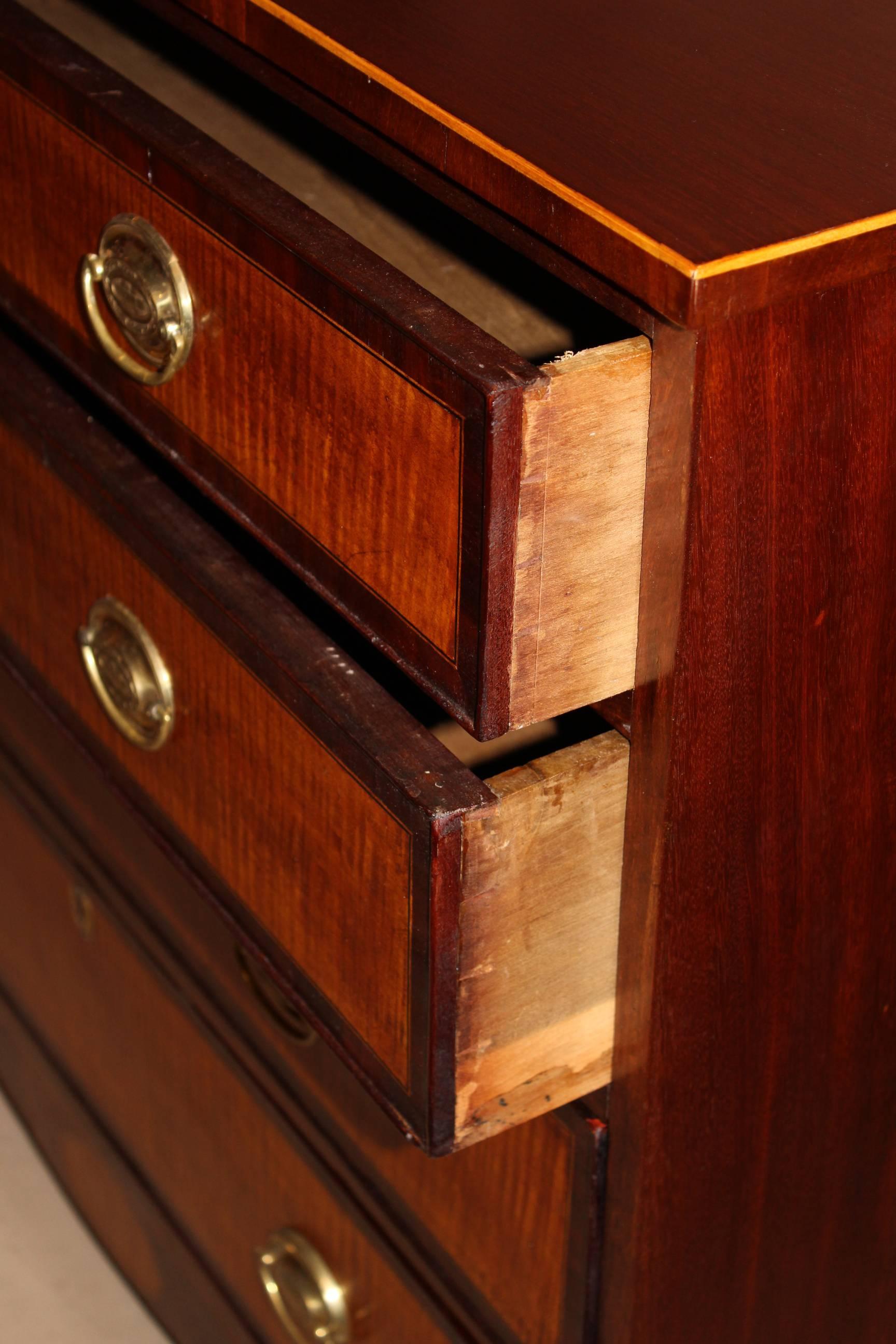 Federal New England Hepplewhite Chest with Tiger Maple Drawer Fronts In Excellent Condition In Milford, NH