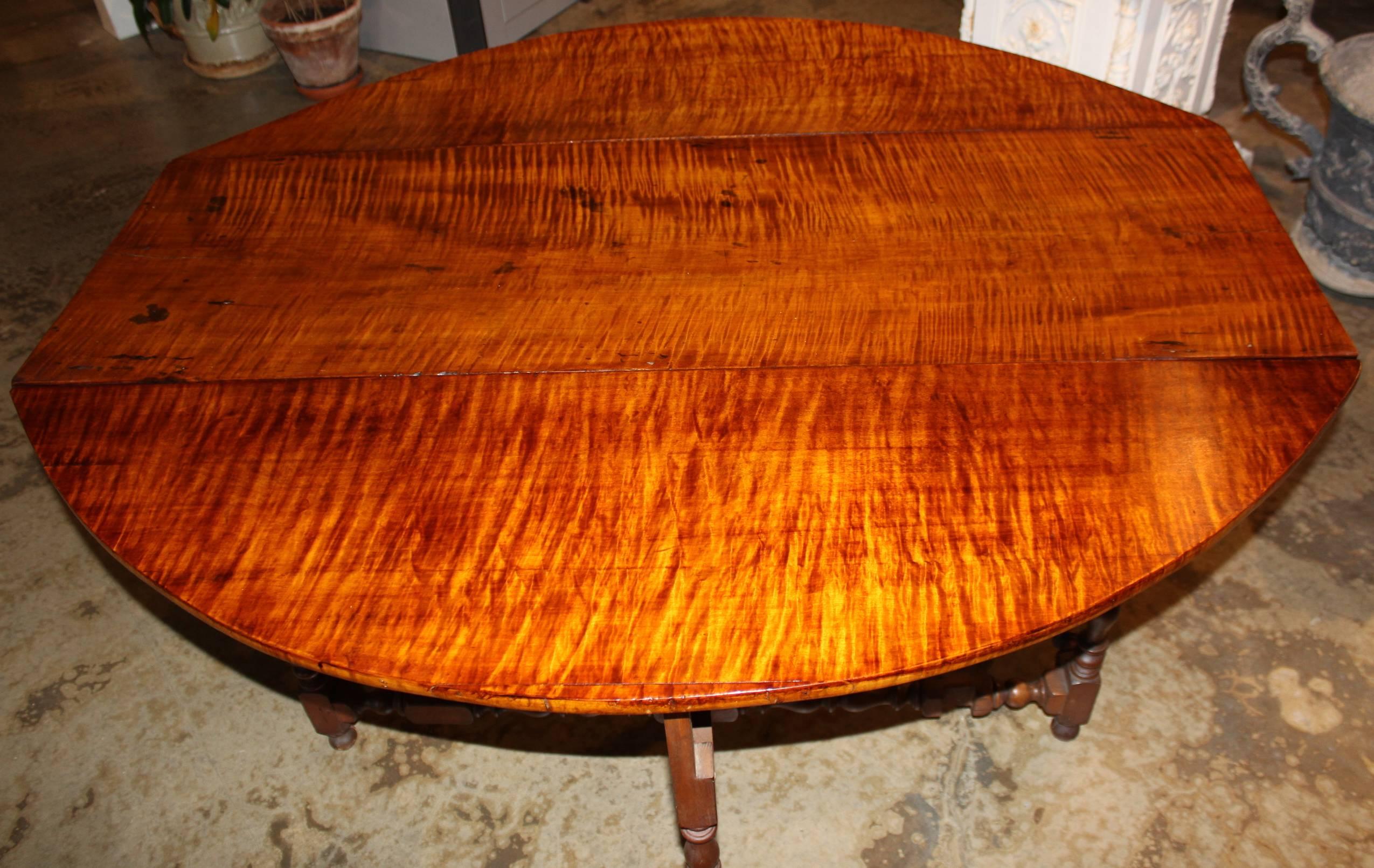 Hand-Carved William and Mary Style American Tiger Maple Gateleg Table Fitted with Drawers