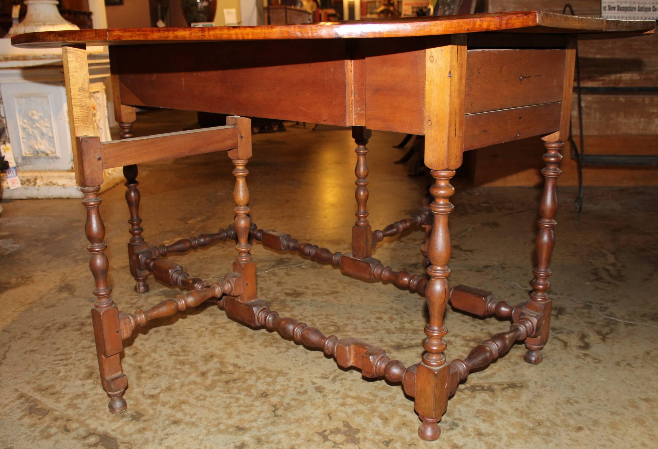 19th Century William and Mary Style American Tiger Maple Gateleg Table Fitted with Drawers