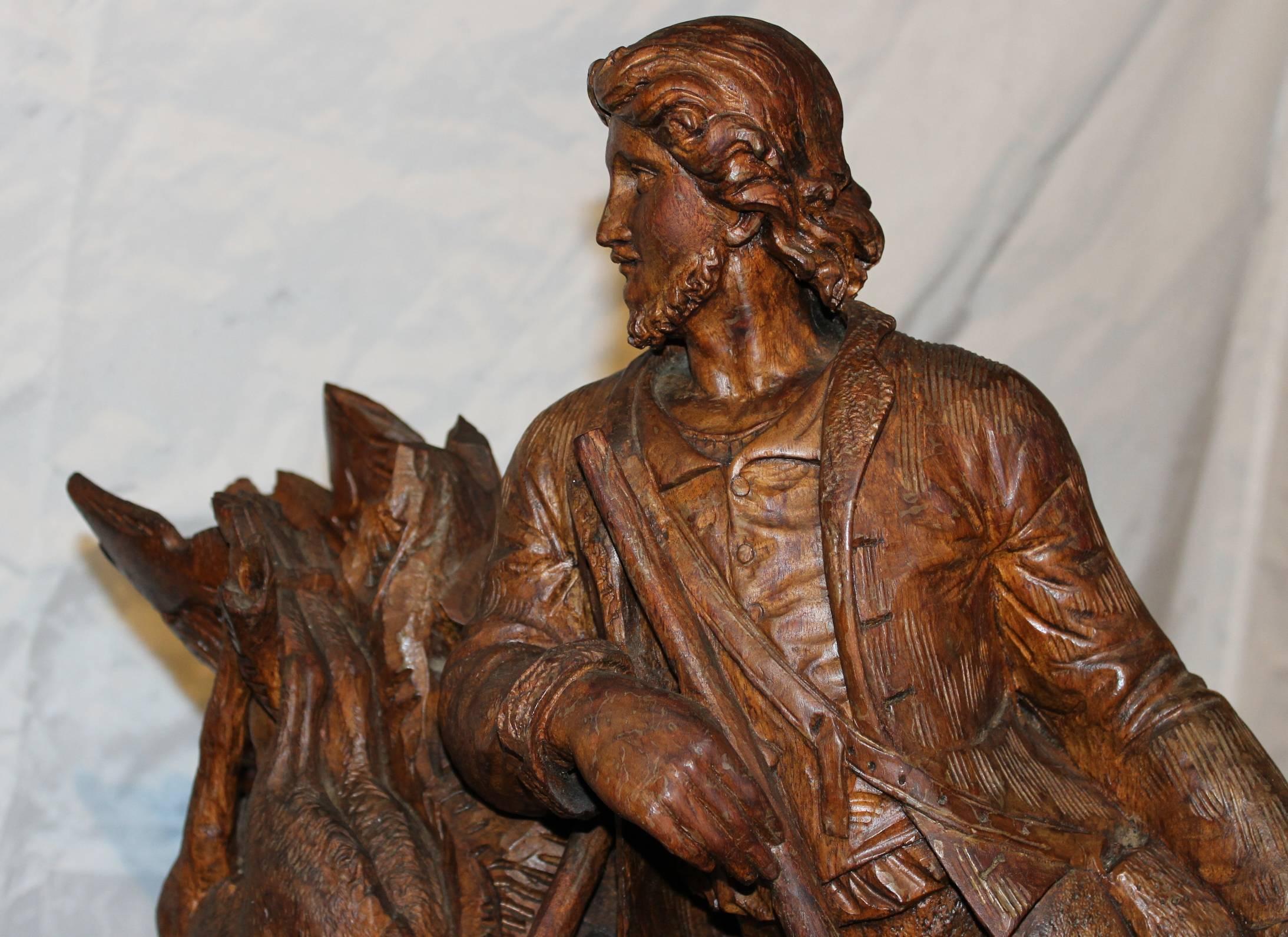 Pendule de cheminée ou d'étagère monumentale sculptée de la Forêt-Noire avec chasseur et chien 2