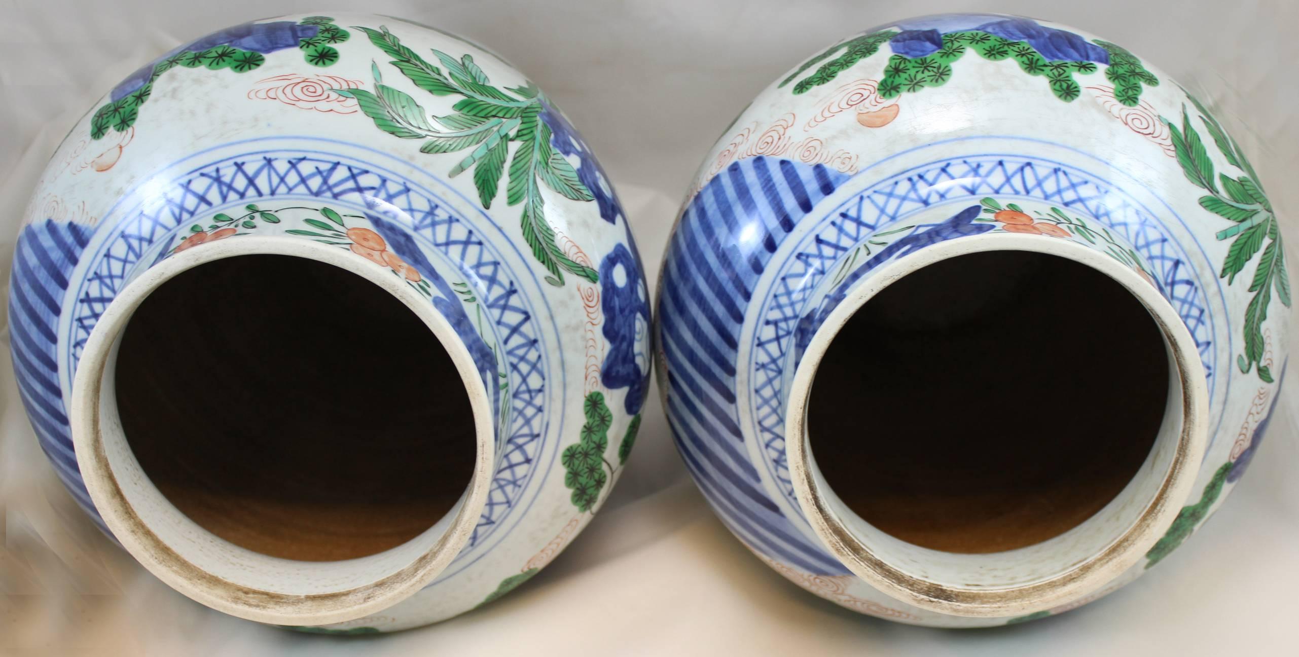 Pair of 19th Century Chinese Qing Dynasty Polychrome Covered Porcelain Jars 2