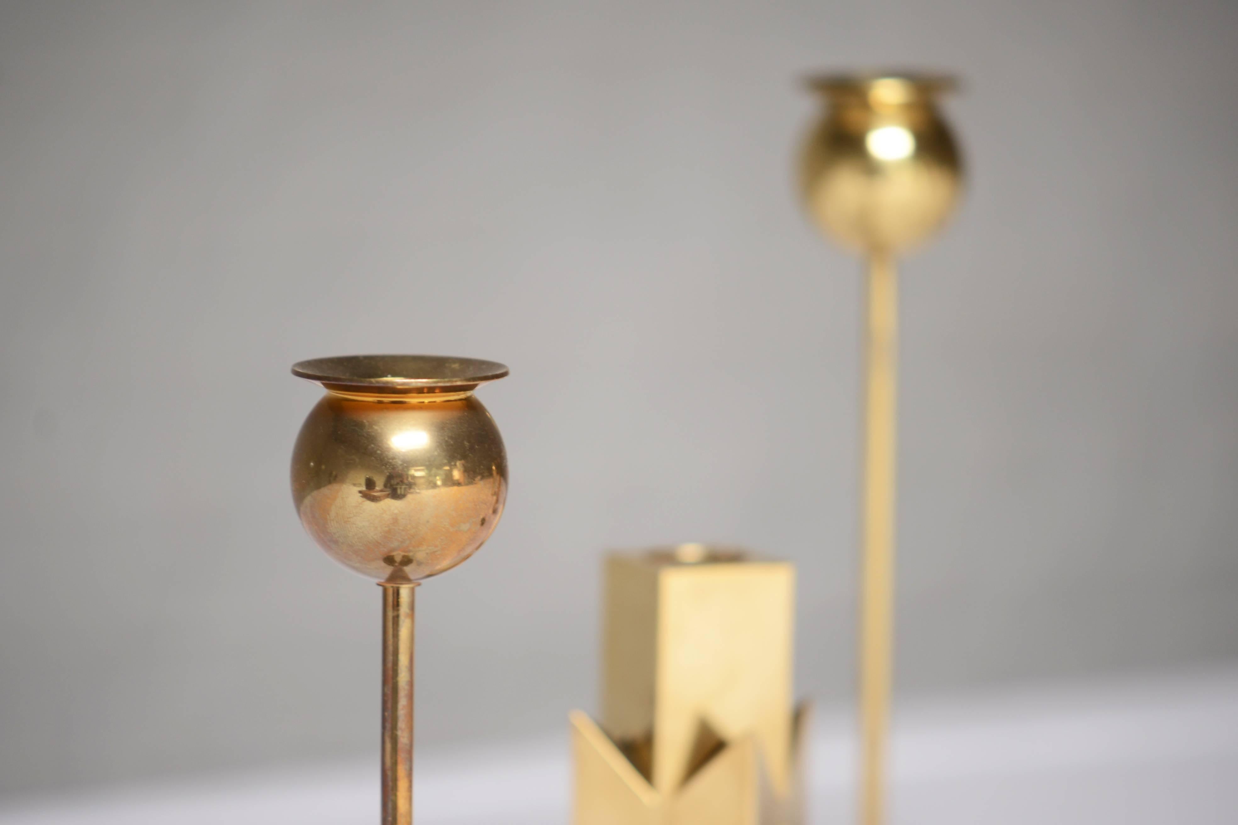 Pierre Forsell Rare Set of Nine Brass Candlesticks, Skultuna, Sweden In Good Condition For Sale In Brussels, BE