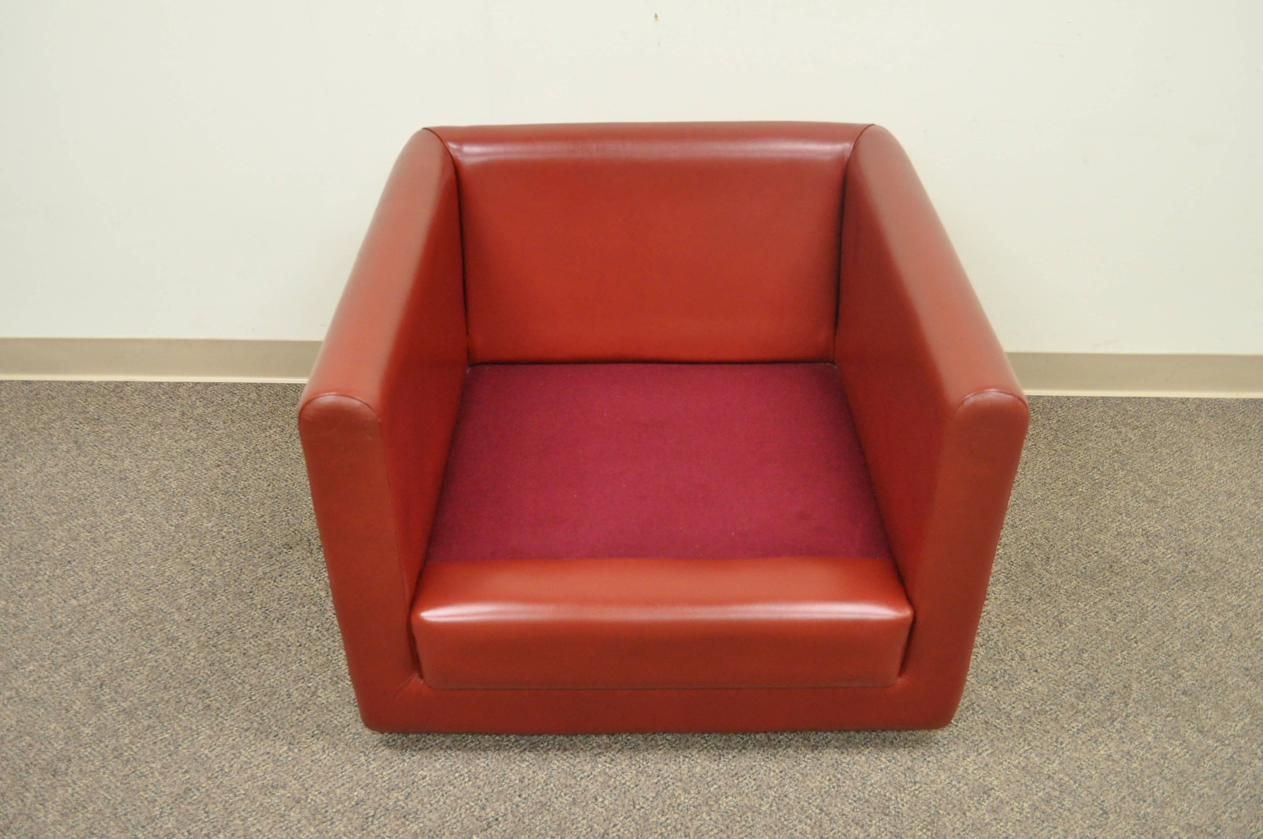 Red Leather Cube Club or Lounge Chair on Rolling Casters In Good Condition In Philadelphia, PA