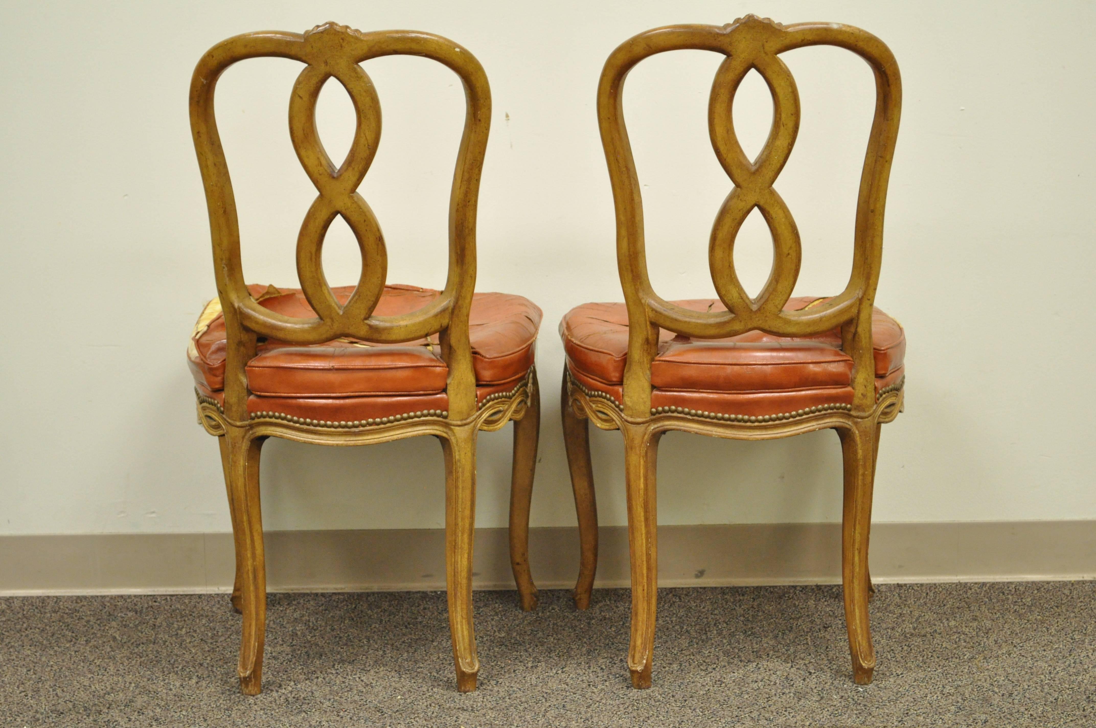 Cuir 6 chaises de salle à manger rococo à dossier ruban Pretzel de style Hollywood Regency provincial français en vente