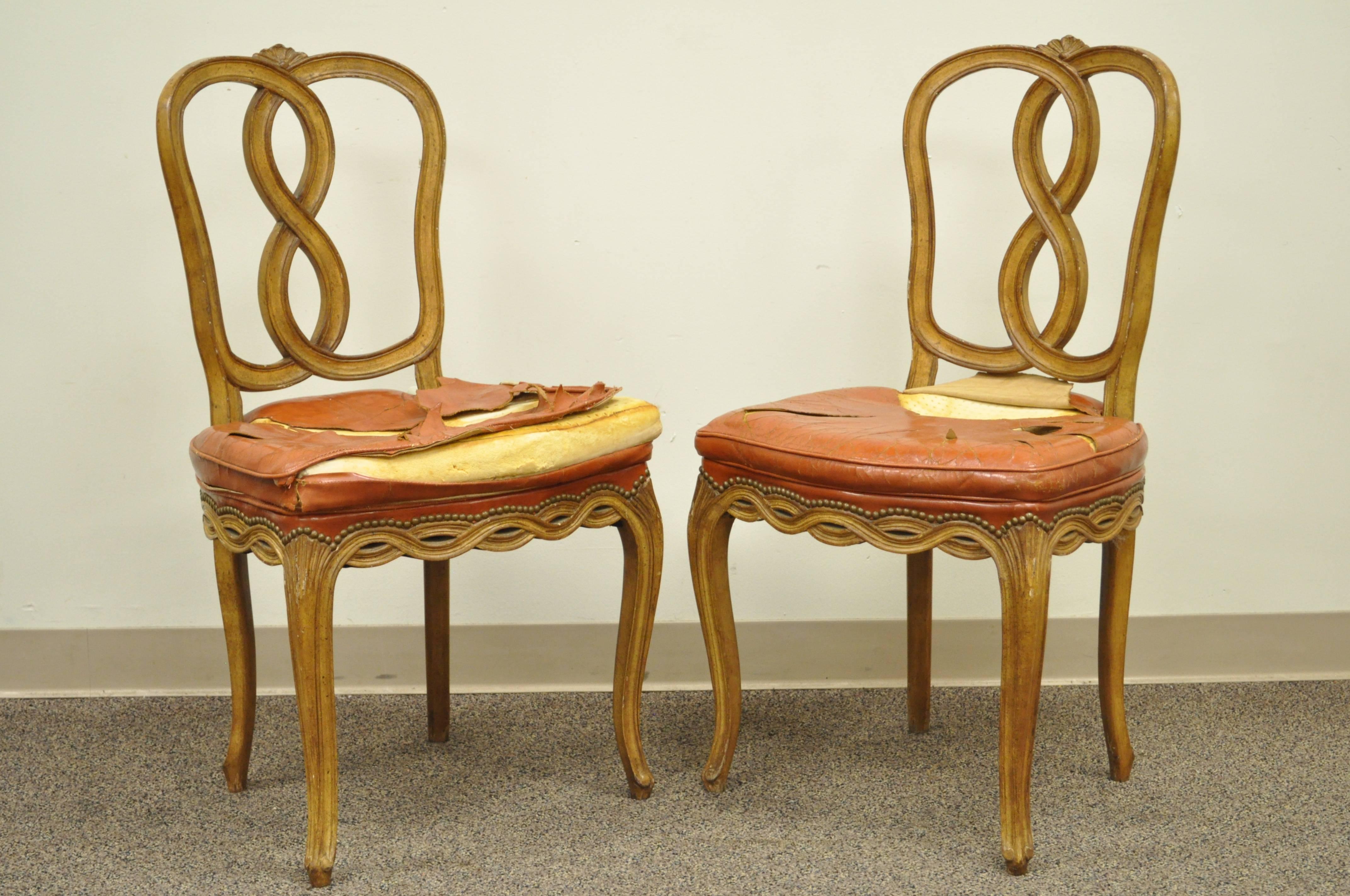 Quality set of six vintage Hollywood Regency solid wood ribbon back dining chairs. The set features interlocking ribbon / pretzel form scallop backs and skirts as well as shapely cabriole legs. Original antique condition.