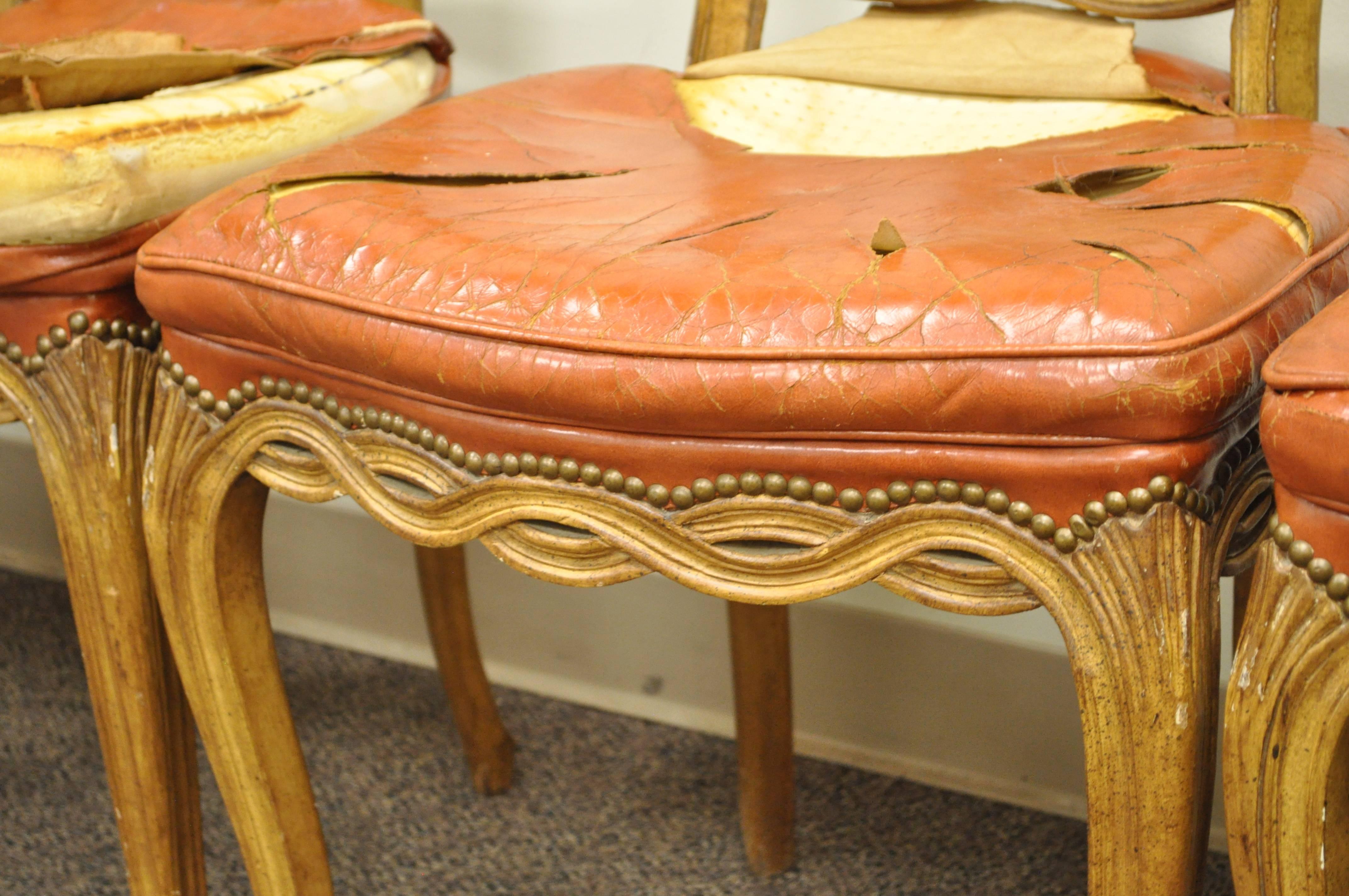 6 chaises de salle à manger rococo à dossier ruban Pretzel de style Hollywood Regency provincial français Abîmé - En vente à Philadelphia, PA