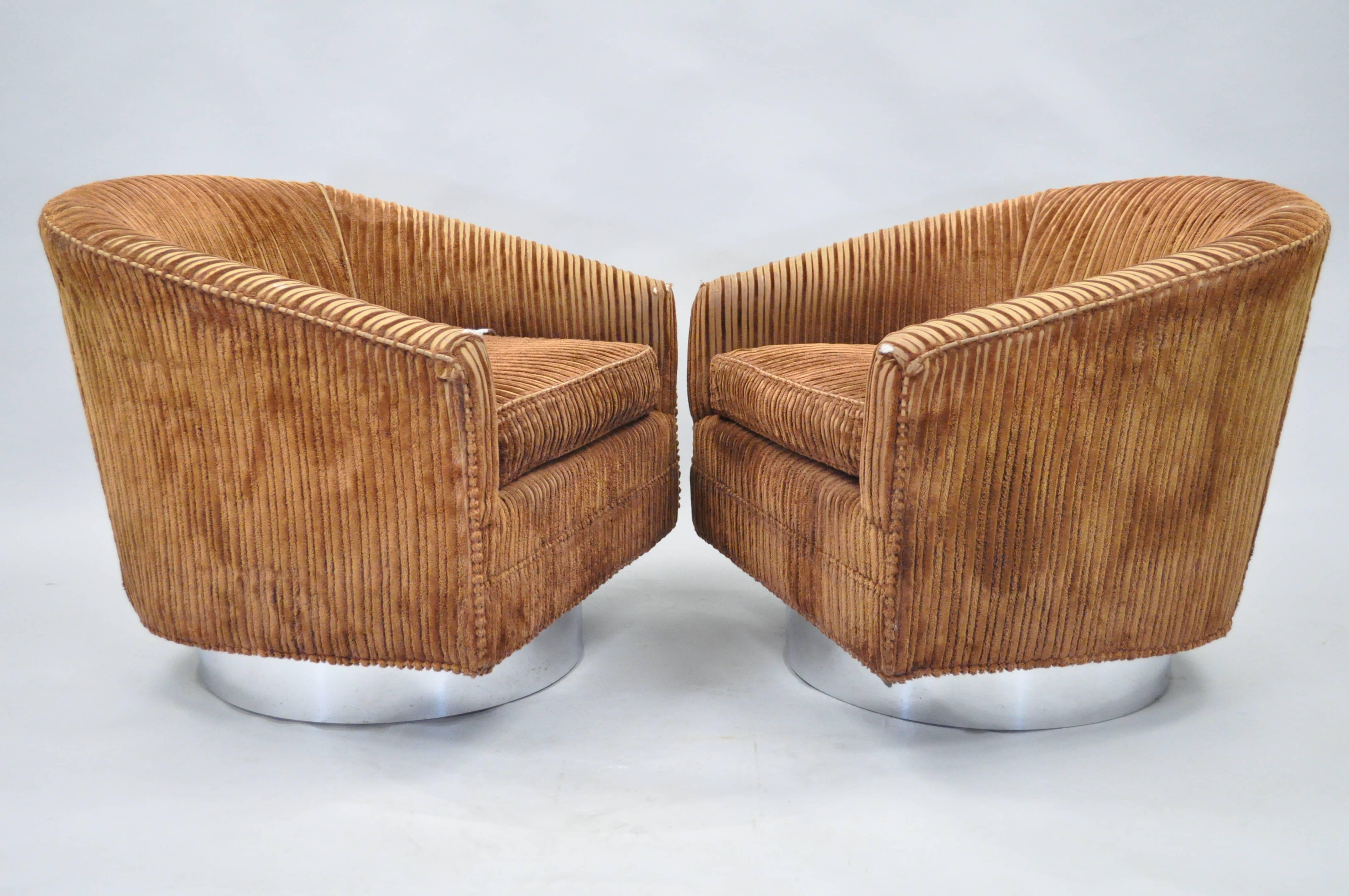 Mid-Century Modern Pair of Swivel Barrel Back Club or Lounge Chairs Attributed Milo Baughman