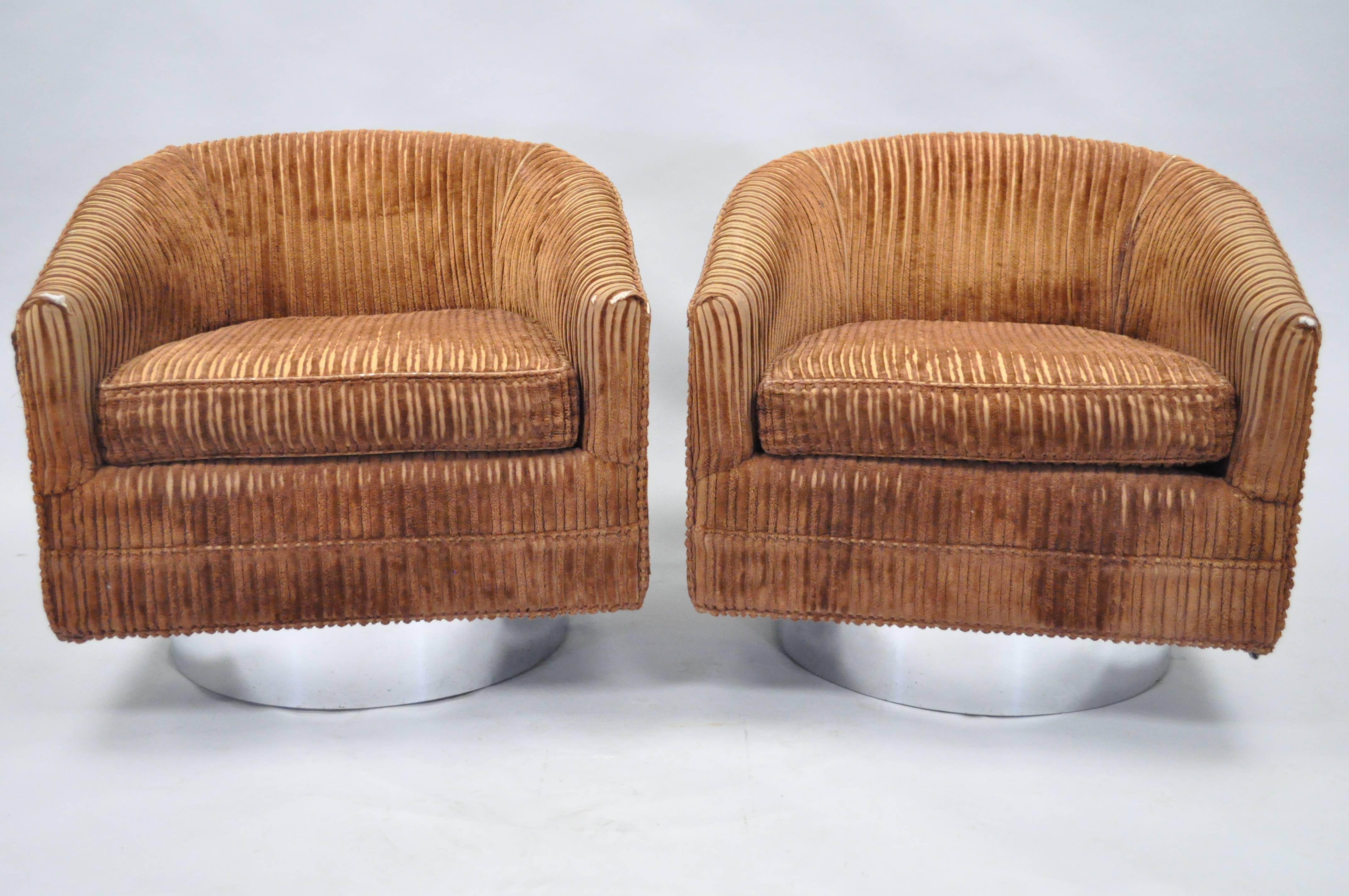 Pair of Swivel Barrel Back Club or Lounge Chairs Attributed Milo Baughman 2