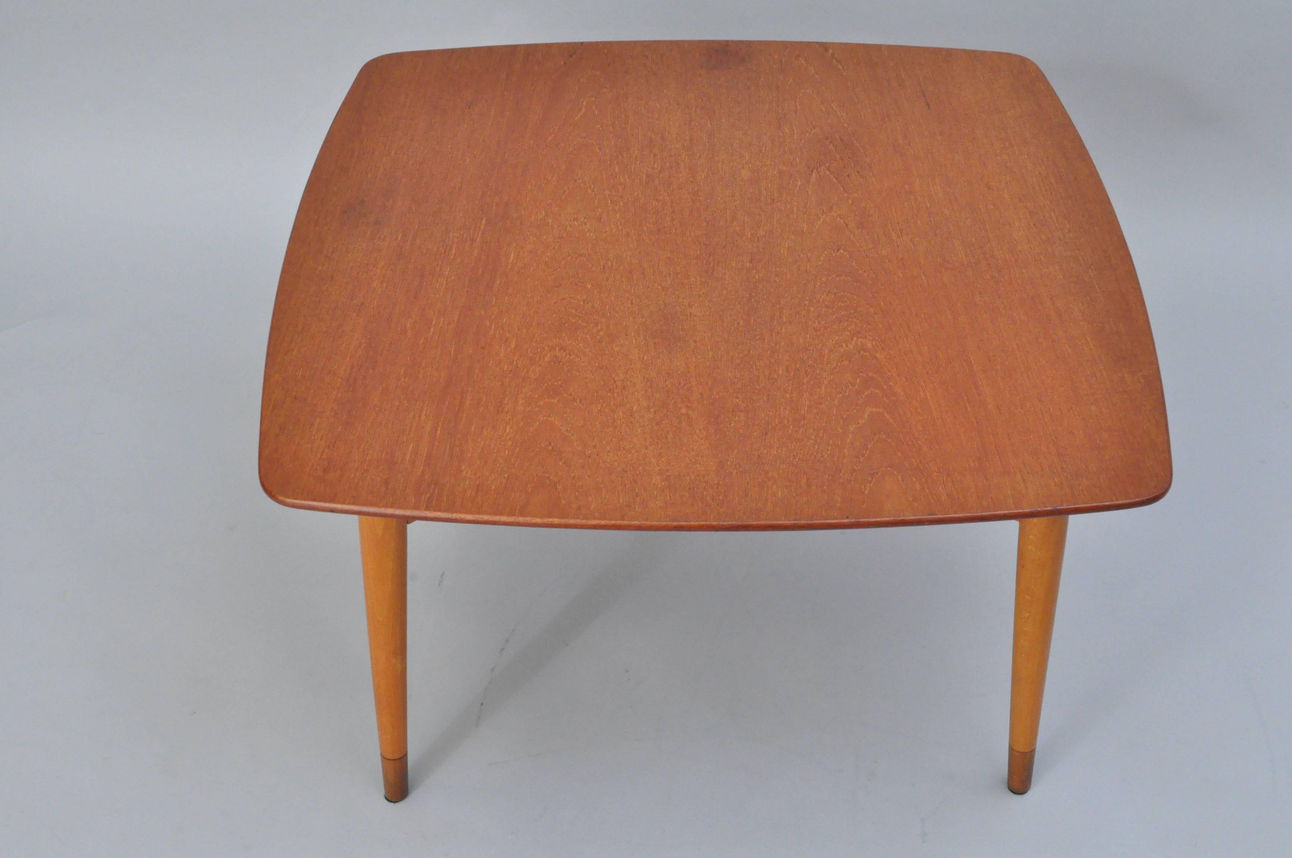 Danois Table basse carrée danoise moderne du milieu du siècle dernier en bois de teck Grete Jalk P. Jeppesens en vente