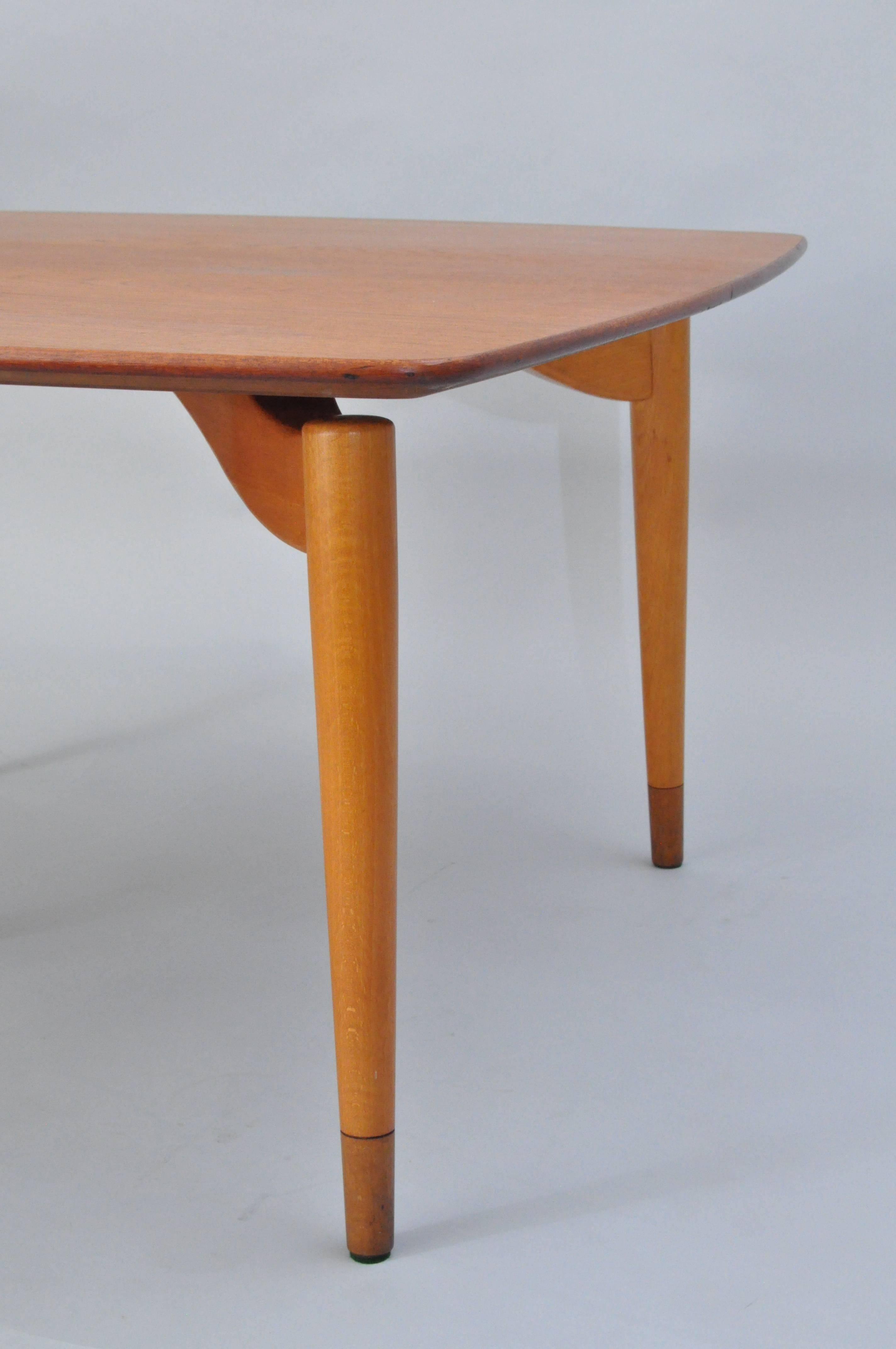 Mid-Century Modern Table basse carrée danoise moderne du milieu du siècle dernier en bois de teck Grete Jalk P. Jeppesens en vente