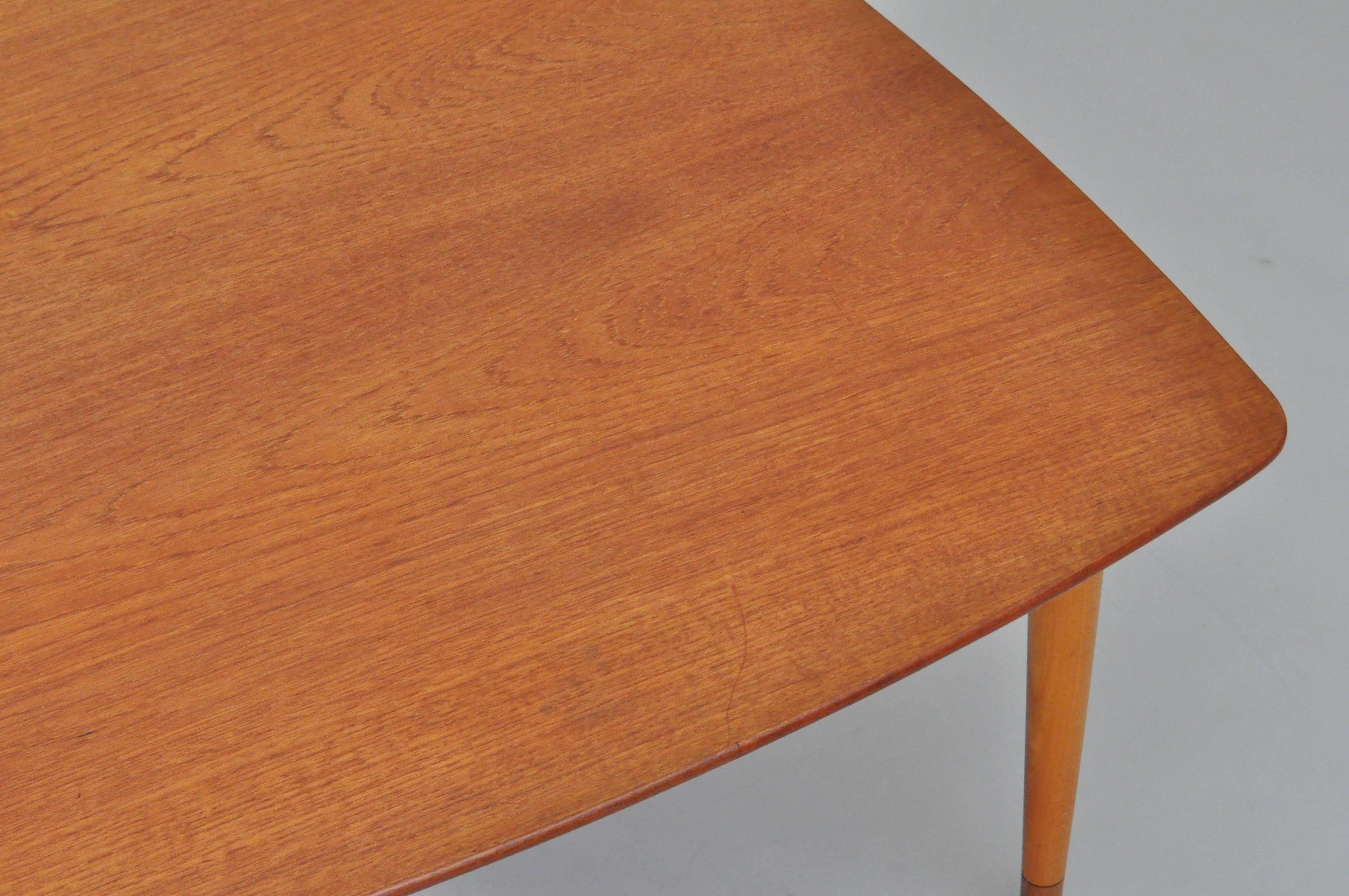 Milieu du XXe siècle Table basse carrée danoise moderne du milieu du siècle dernier en bois de teck Grete Jalk P. Jeppesens en vente