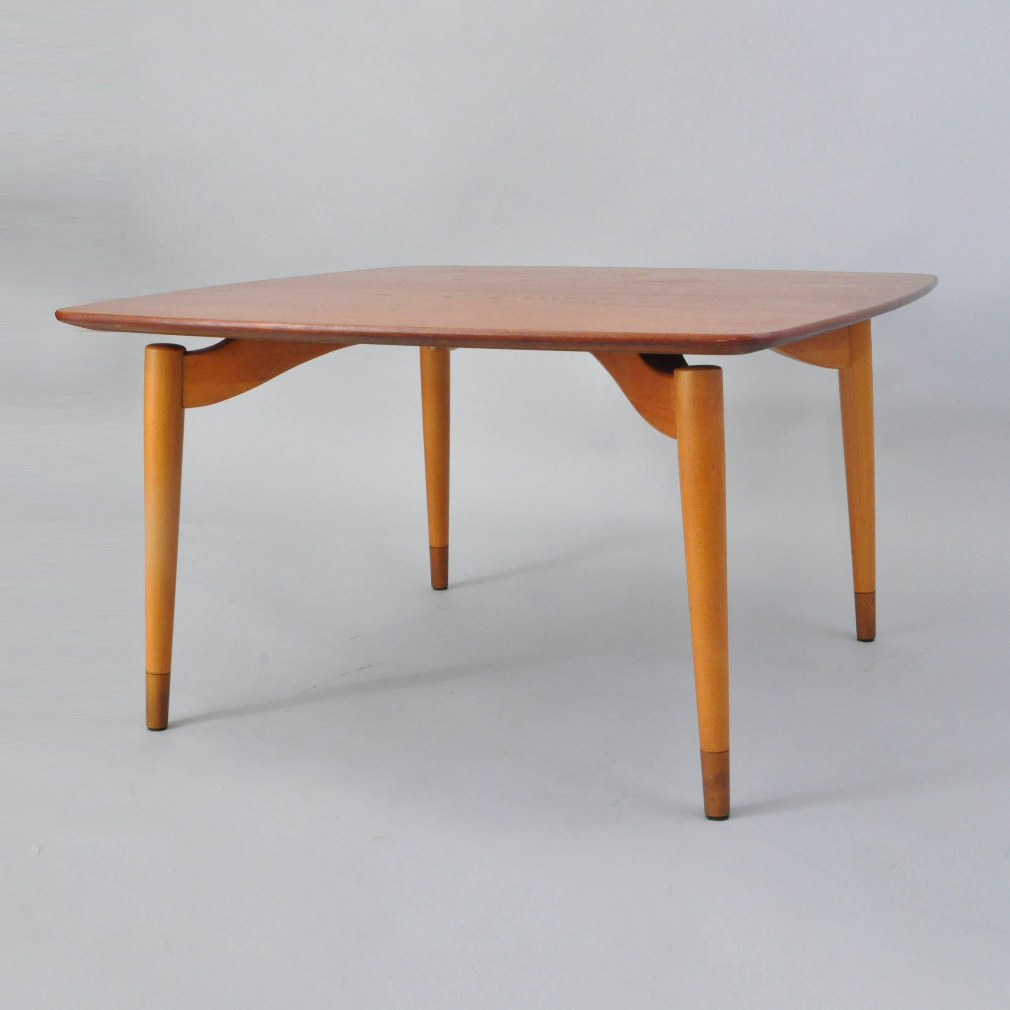 Unique floating form vintage Danish Modern square coffee table by Poul Jeppesen with the design attributed to Grete Jalk. Item features a square teak wood top with rounded corners and four floating form sculptural tapered legs. Very clean modernist