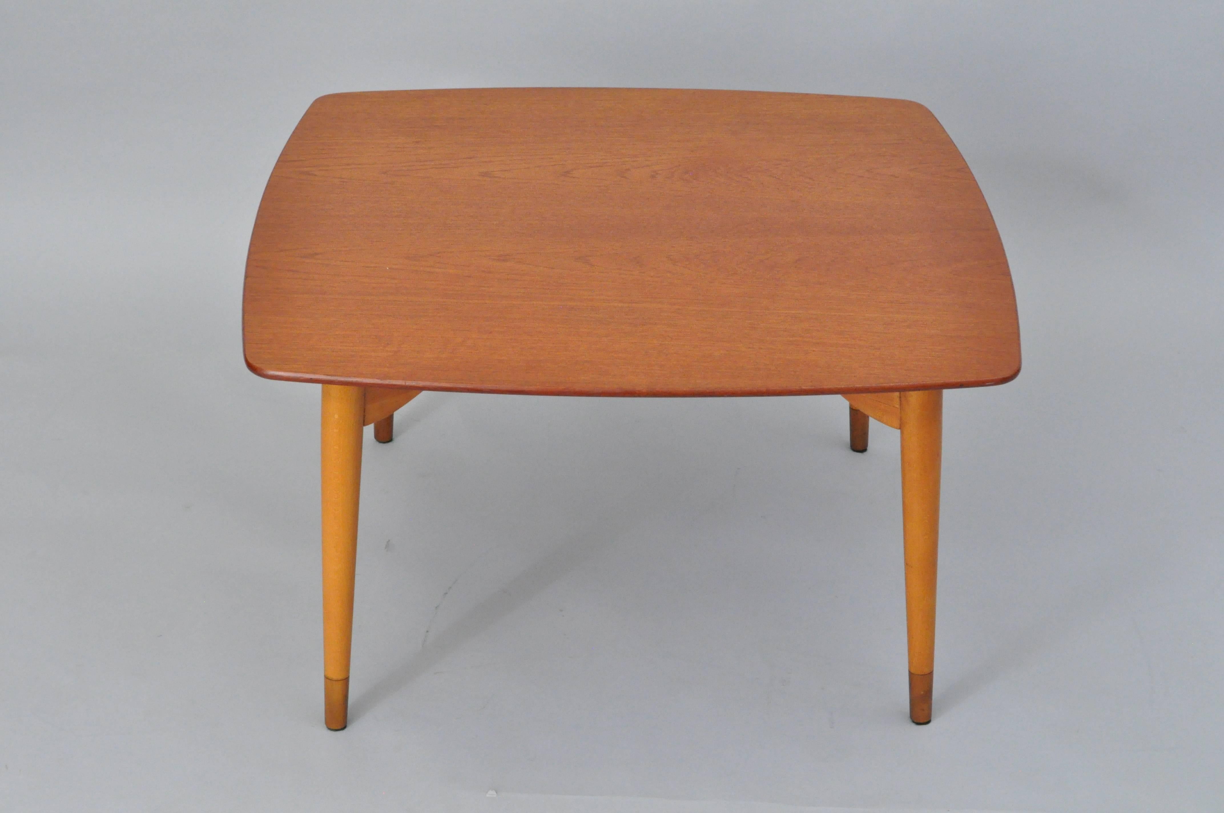 Mid-Century Danish Modern Teak Wood Grete Jalk P. Jeppesens Square Coffee Table In Excellent Condition In Philadelphia, PA
