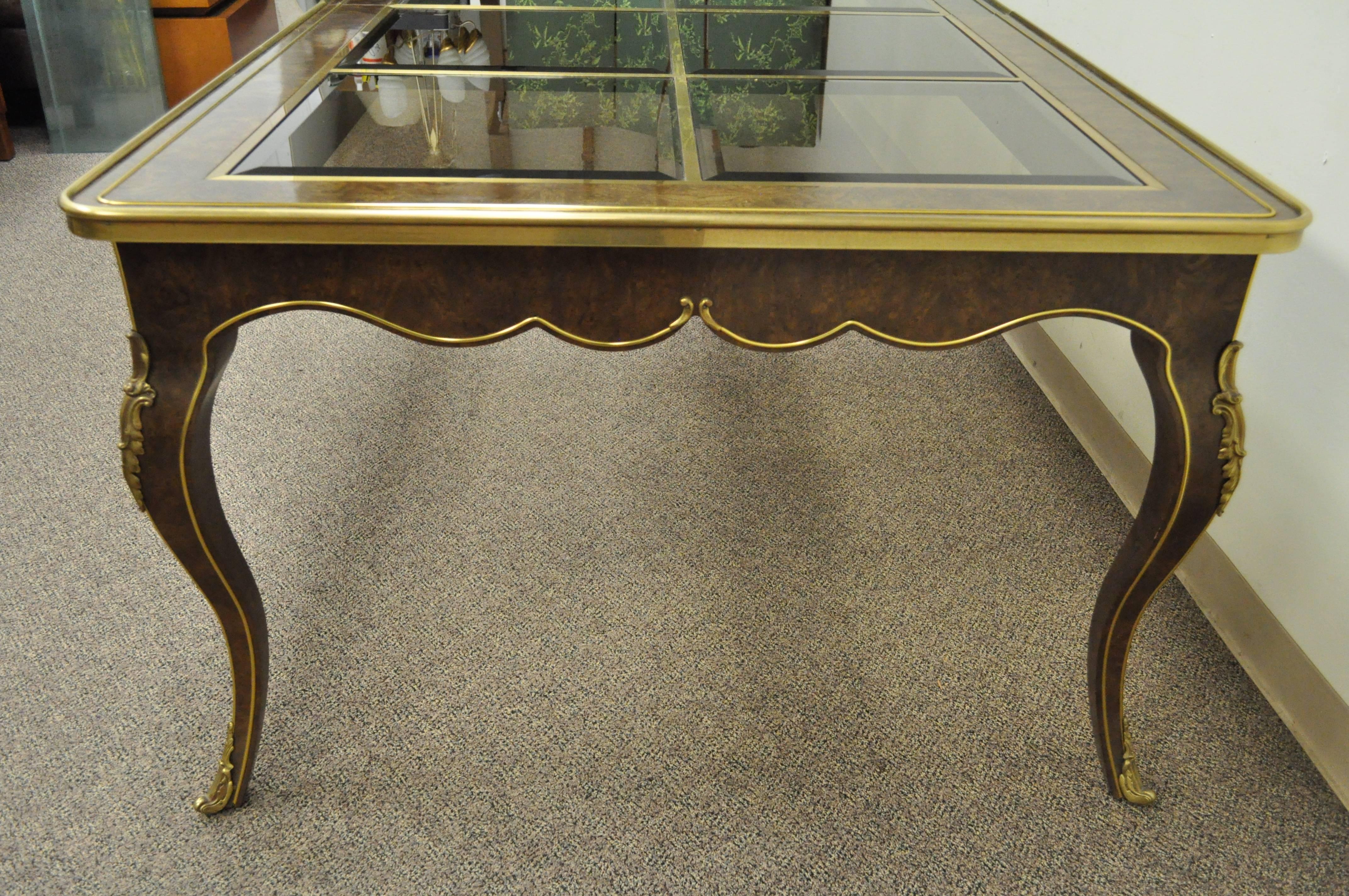 Mastercraft Amboyna Burl Wood French Louis XV Style Brass Trim Dining Room Table In Good Condition In Philadelphia, PA