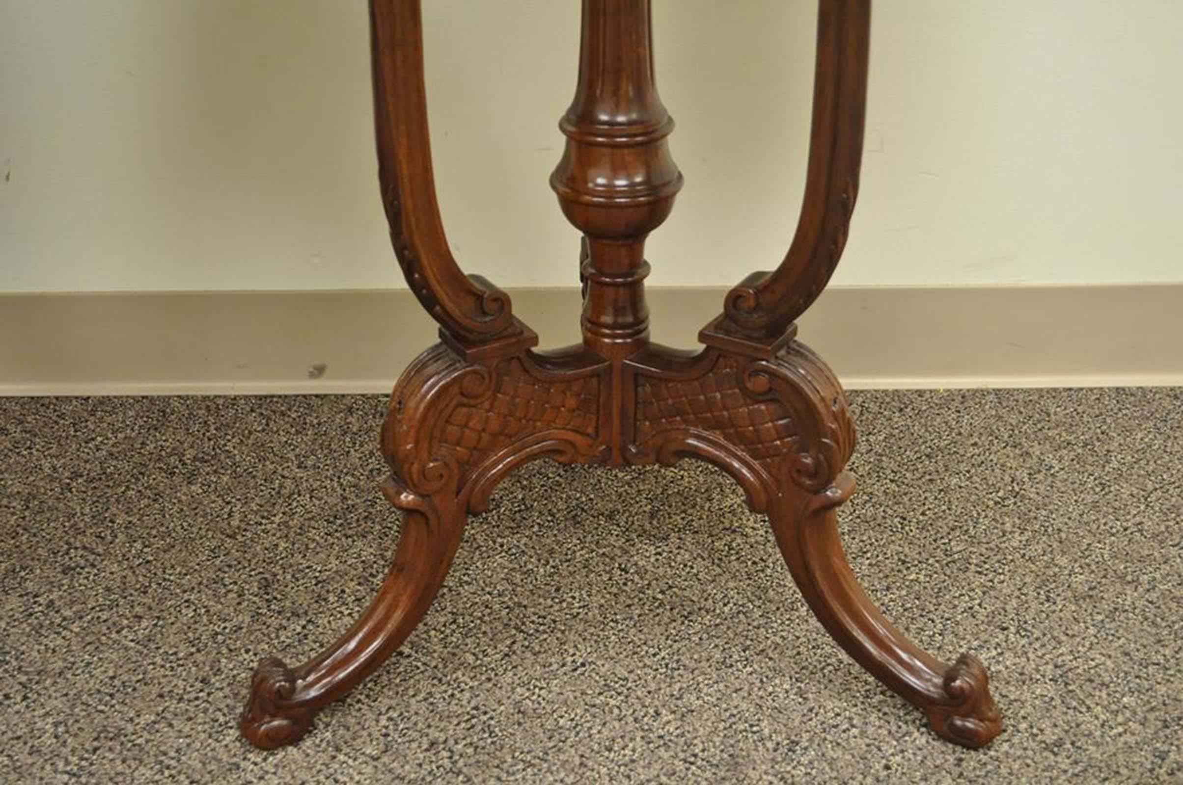 Pair Antique French Louis XV Style Floral Satinwood Inlay Walnut Lamp End Tables In Excellent Condition In Philadelphia, PA